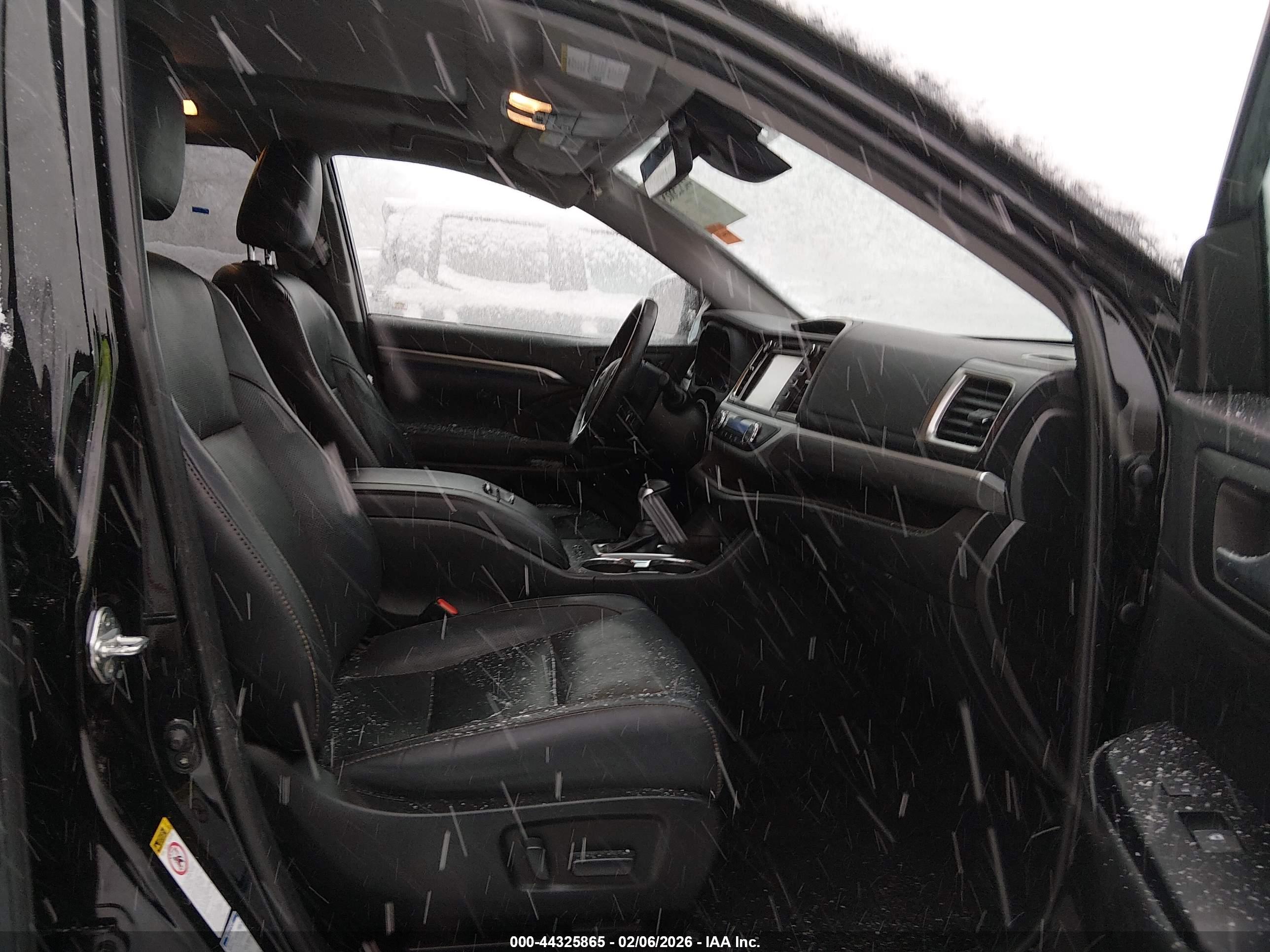 TOYOTA HIGHLANDER image 5