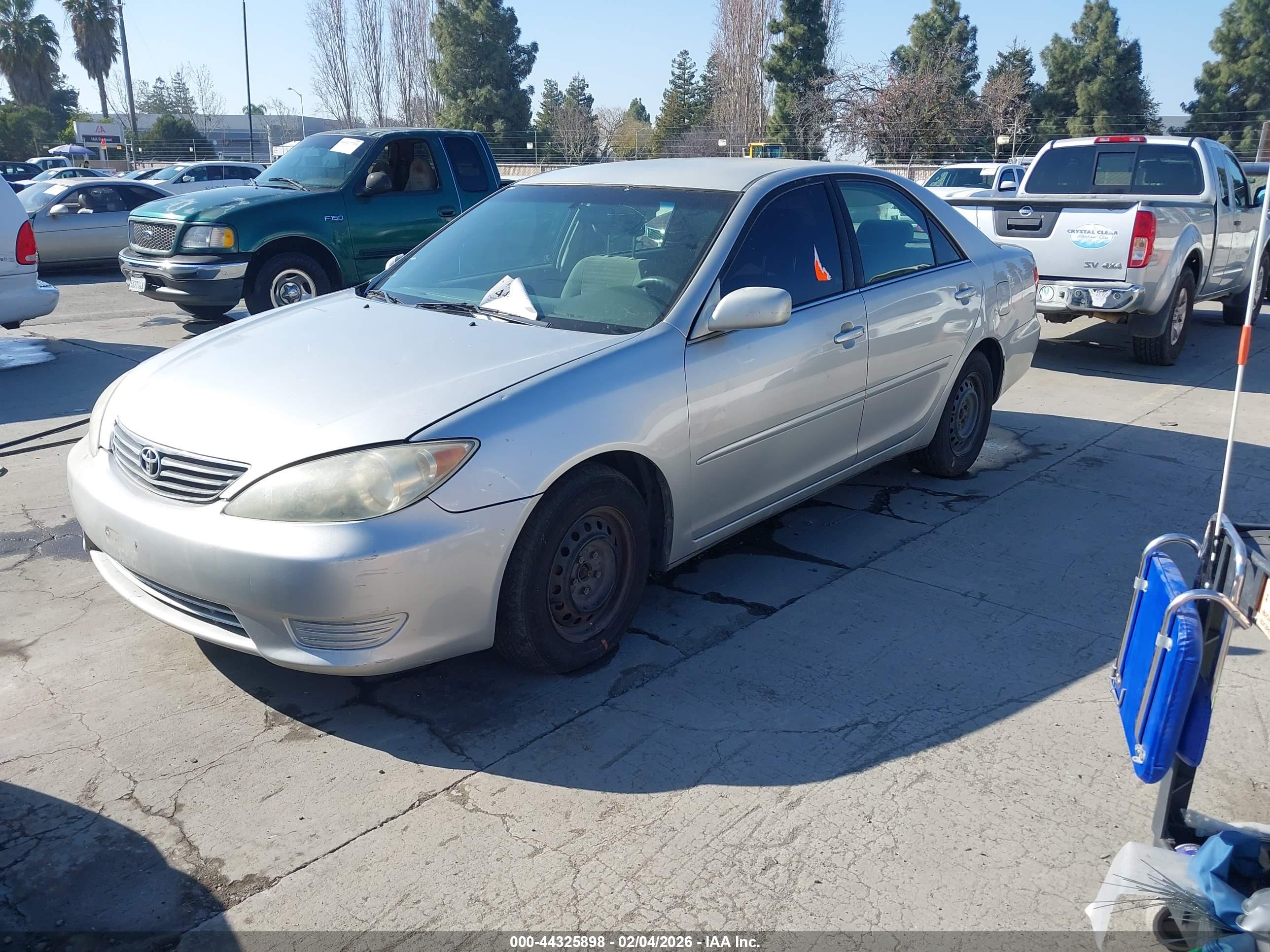 TOYOTA CAMRY image 2
