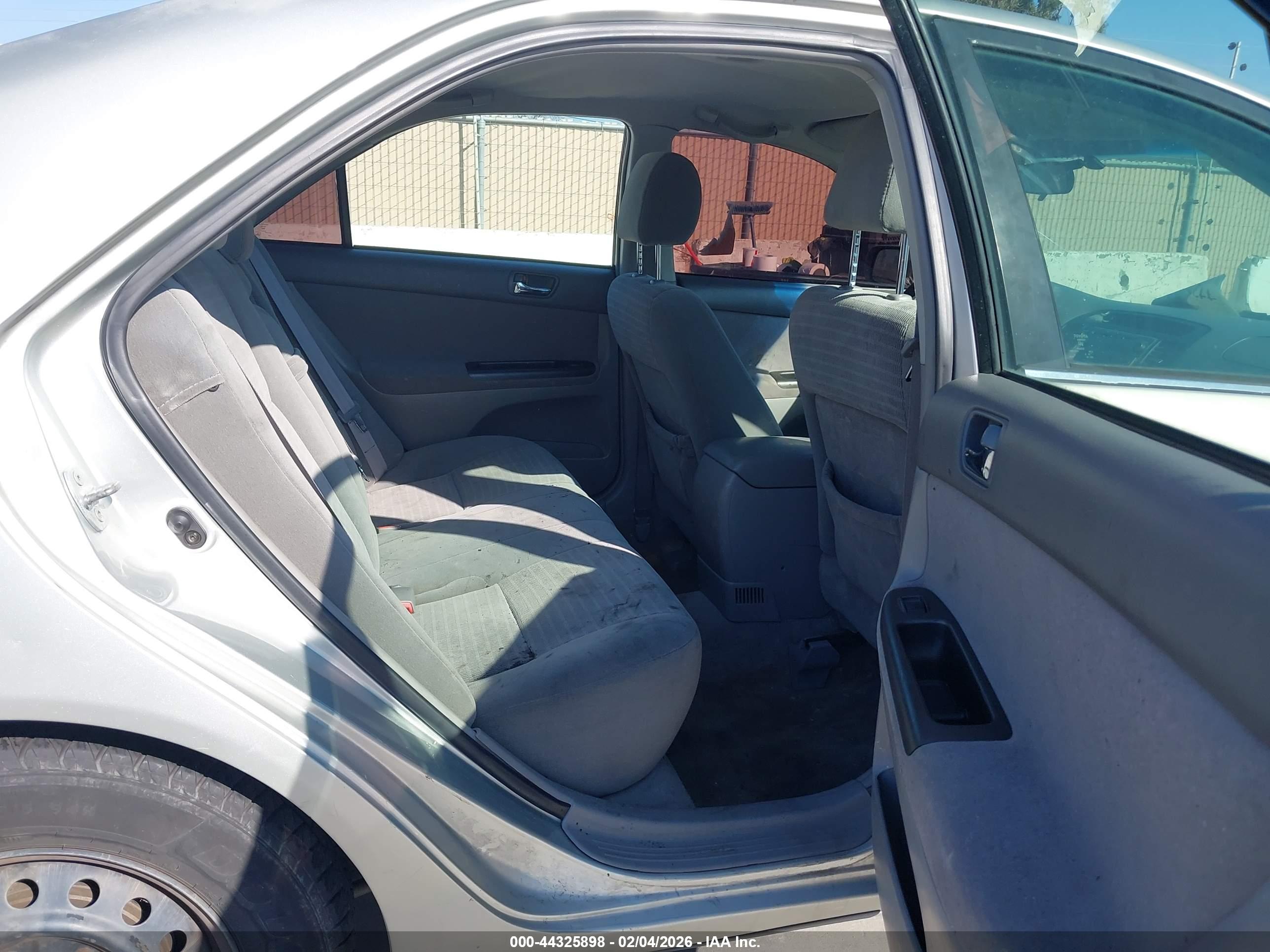 TOYOTA CAMRY image 8