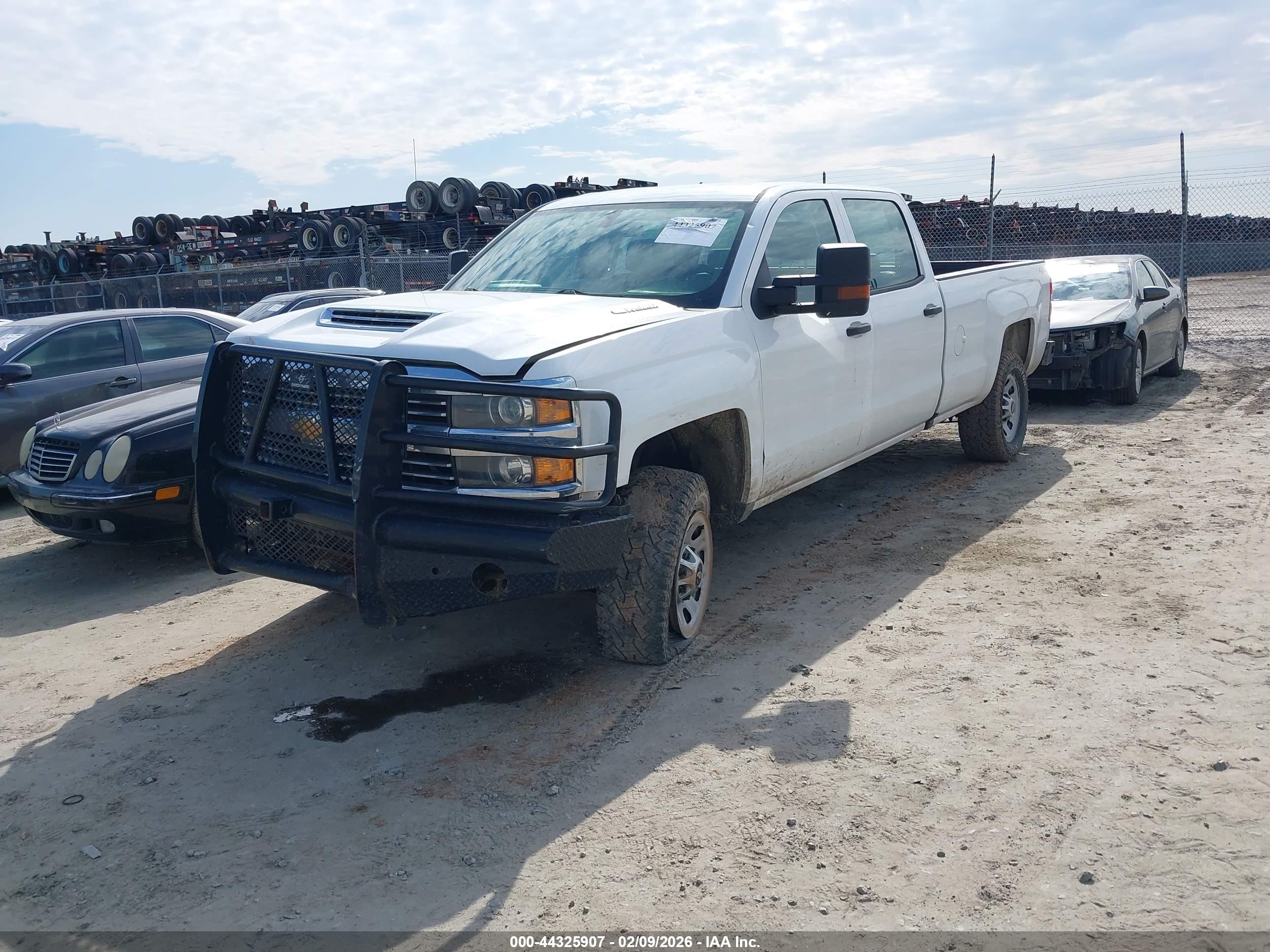 CHEVROLET SILVERADO image 2