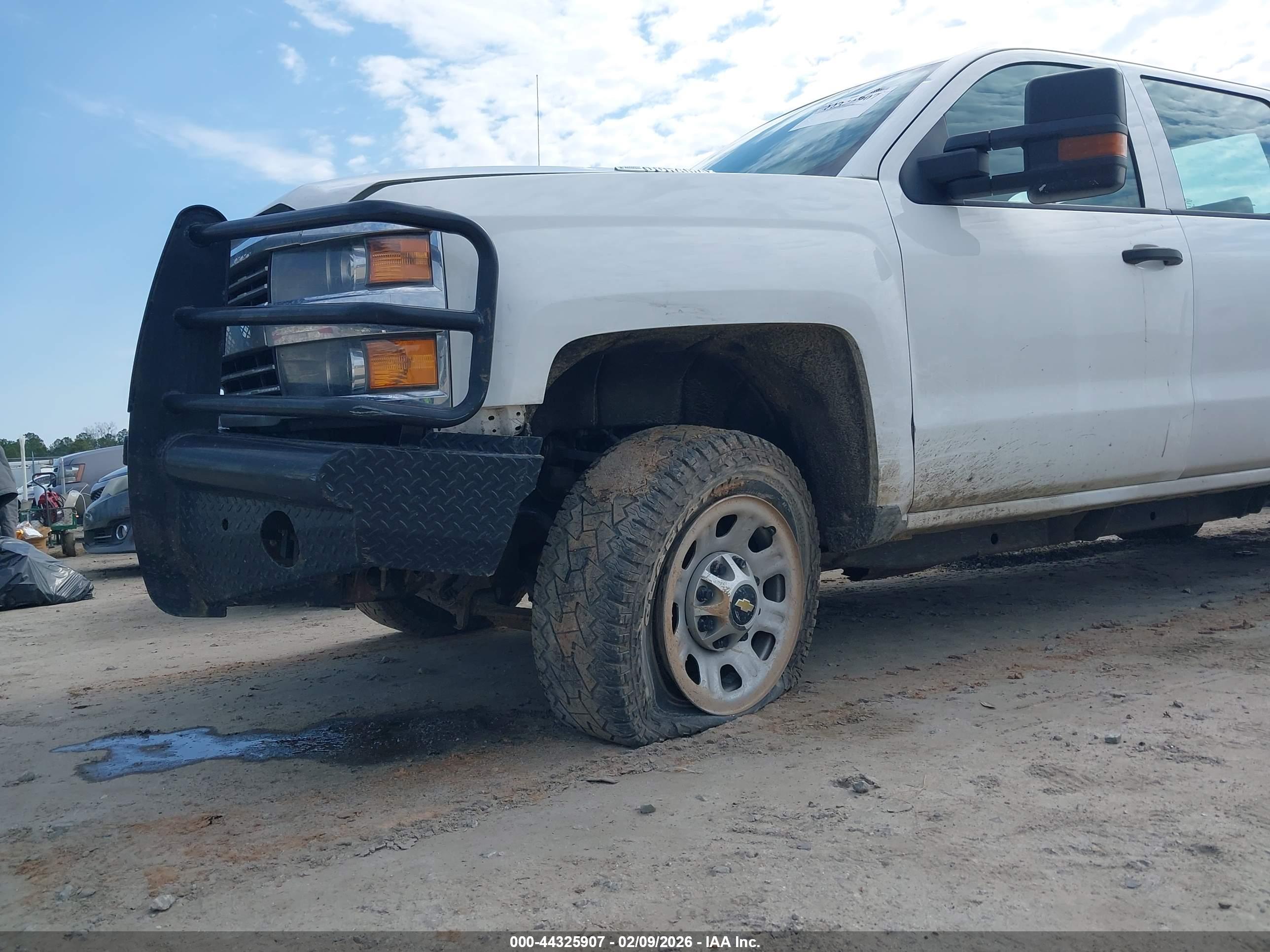 CHEVROLET SILVERADO image 6
