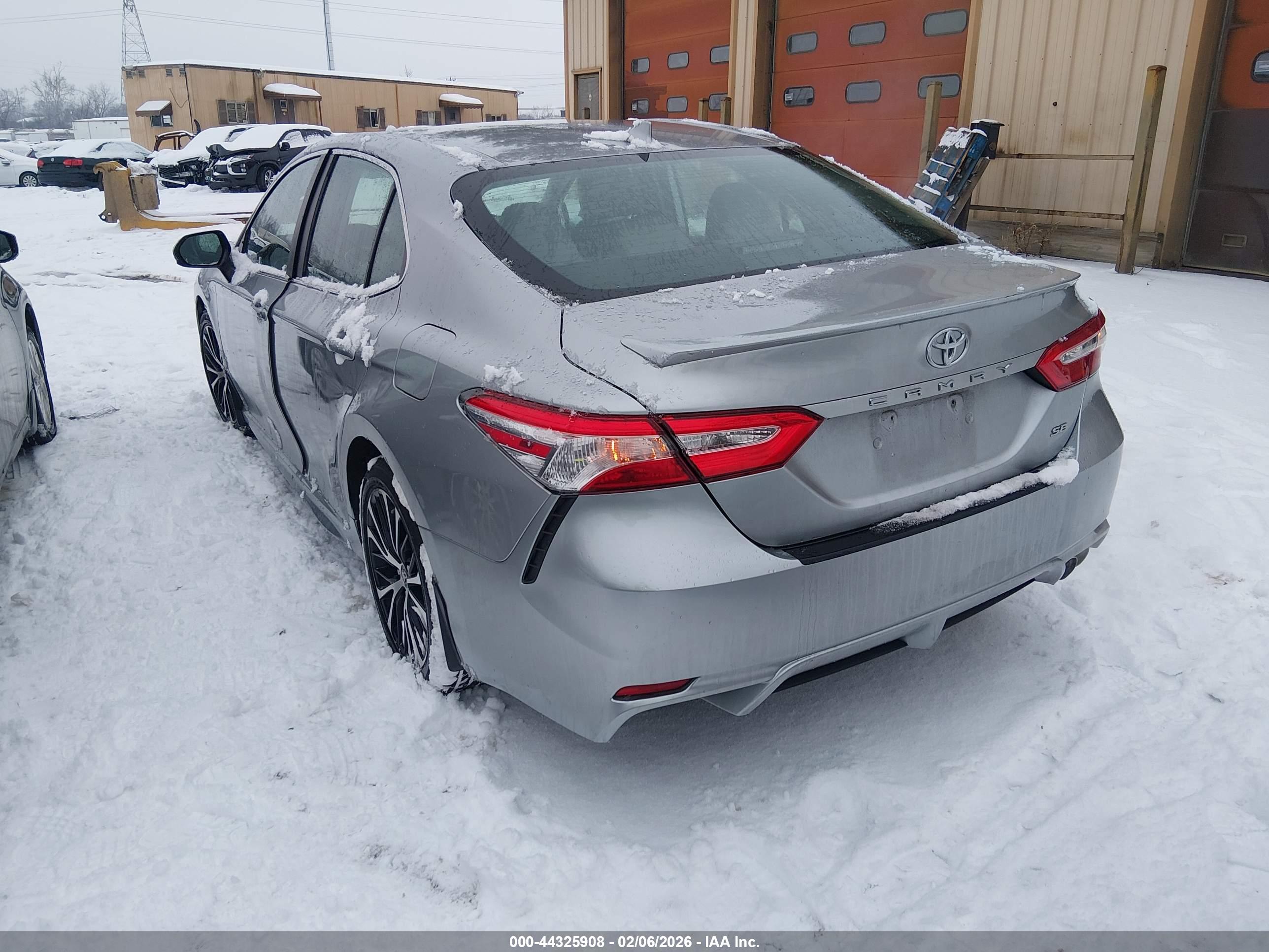 TOYOTA CAMRY image 3