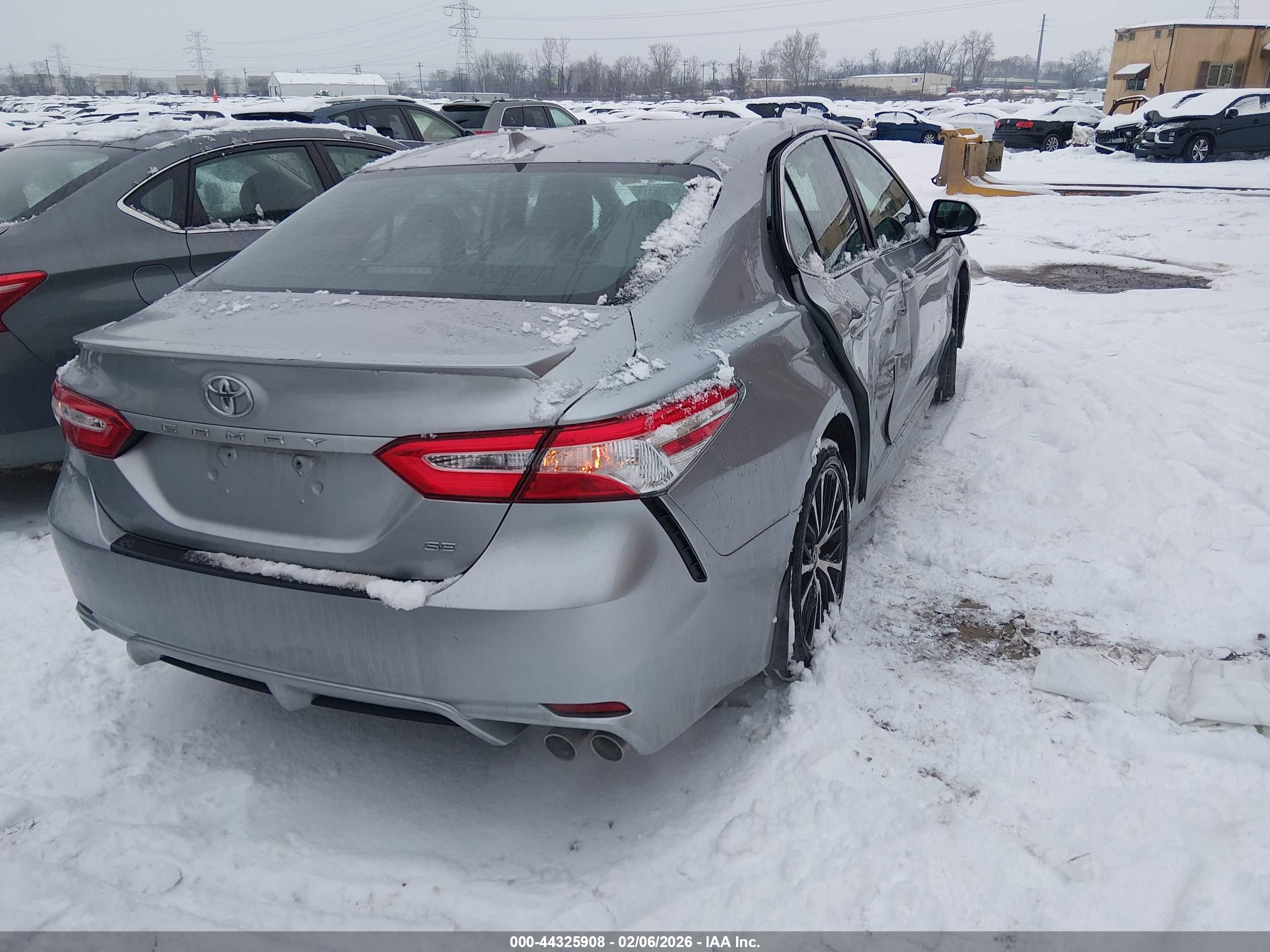 TOYOTA CAMRY image 4