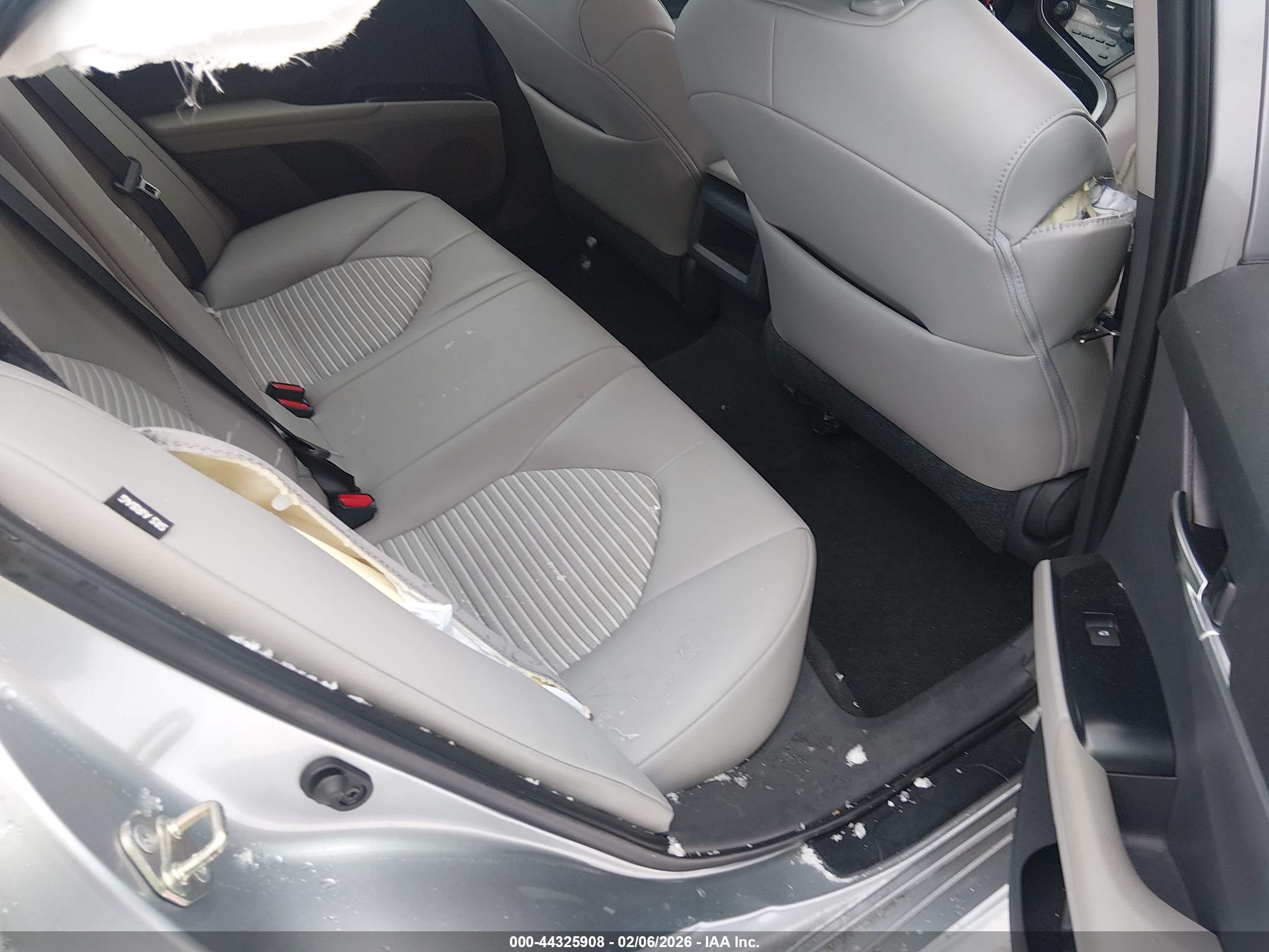 TOYOTA CAMRY image 8