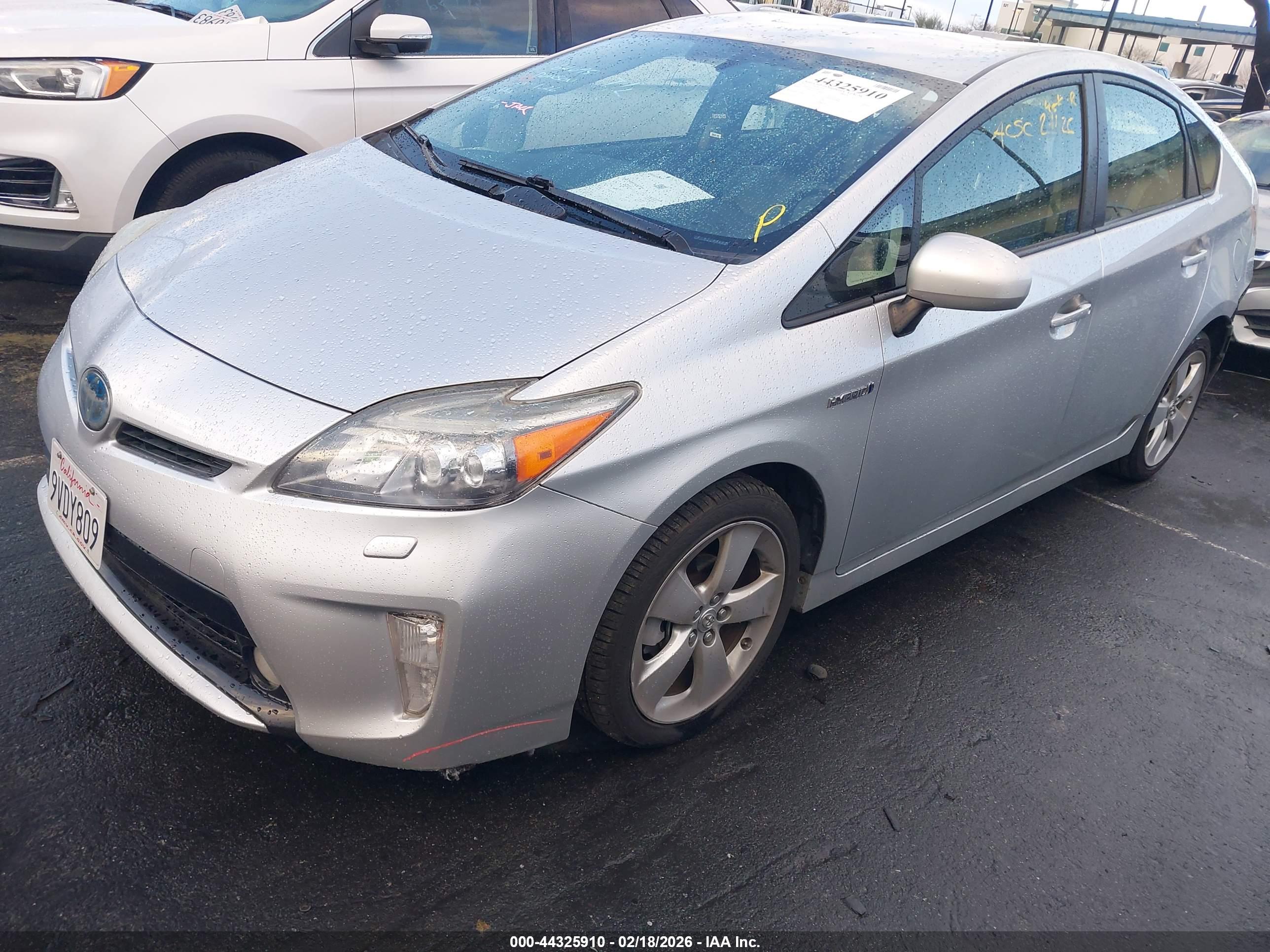 TOYOTA PRIUS image 2