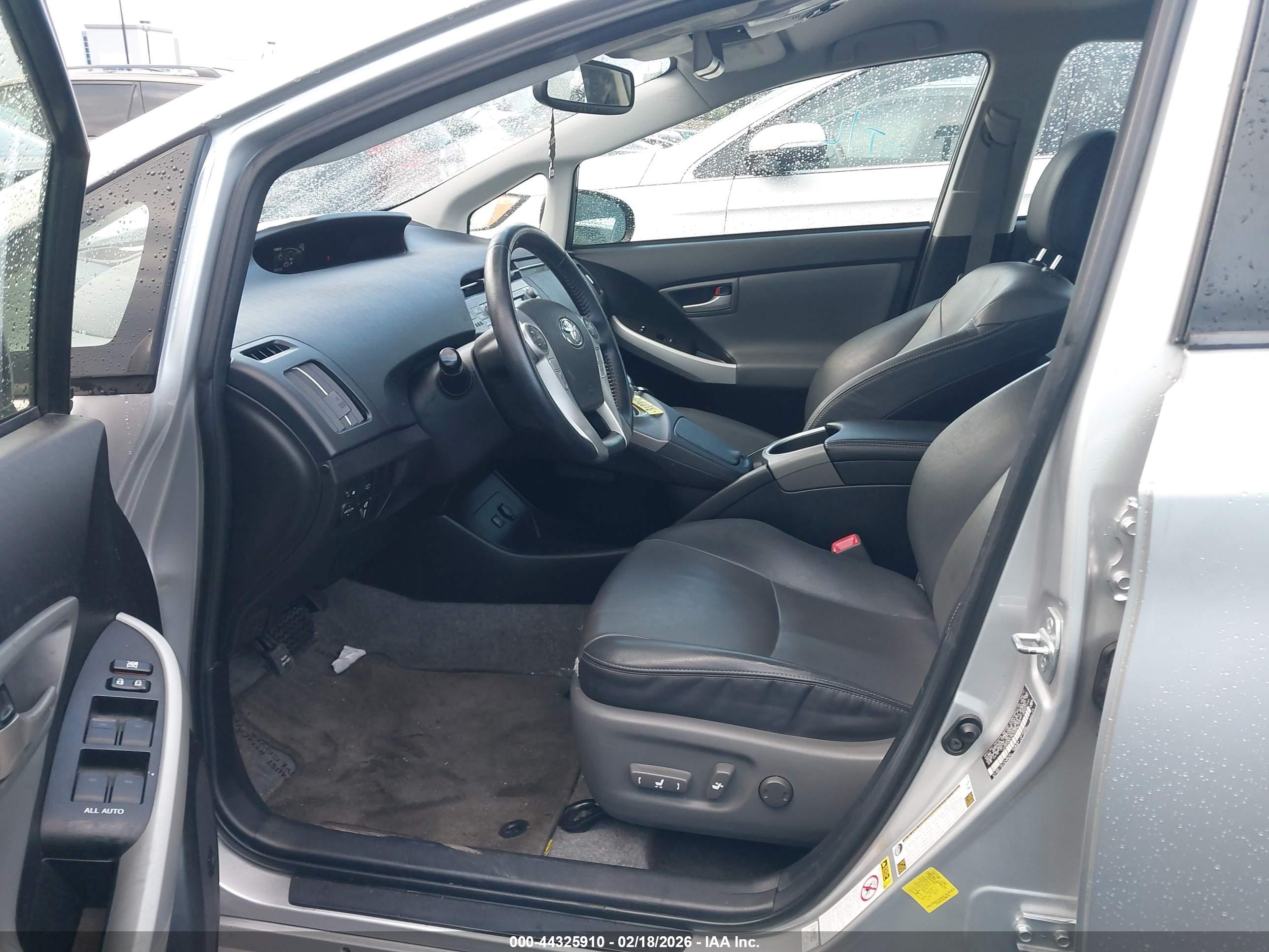 TOYOTA PRIUS image 5