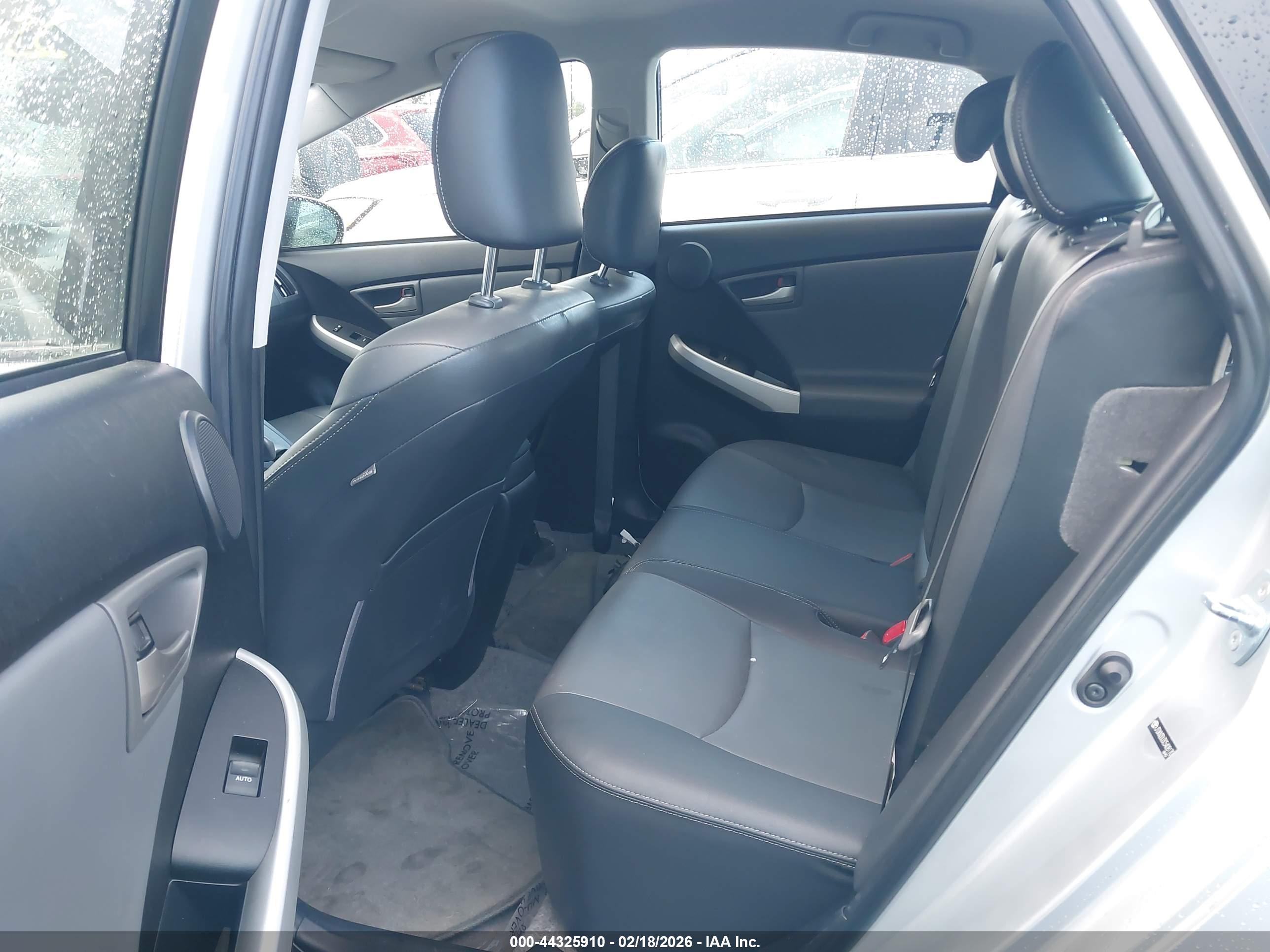 TOYOTA PRIUS image 8