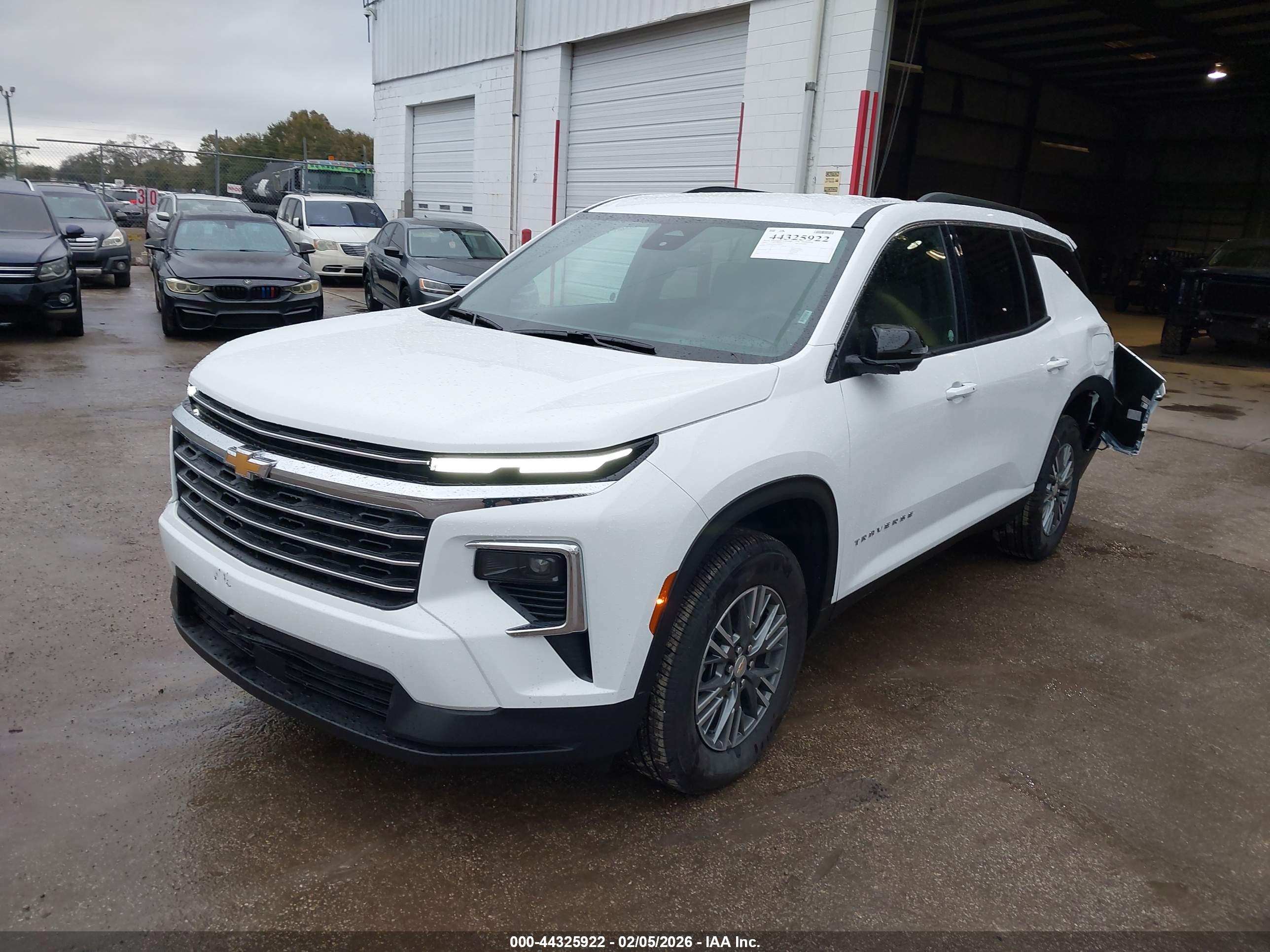 CHEVROLET TRAVERSE image 2