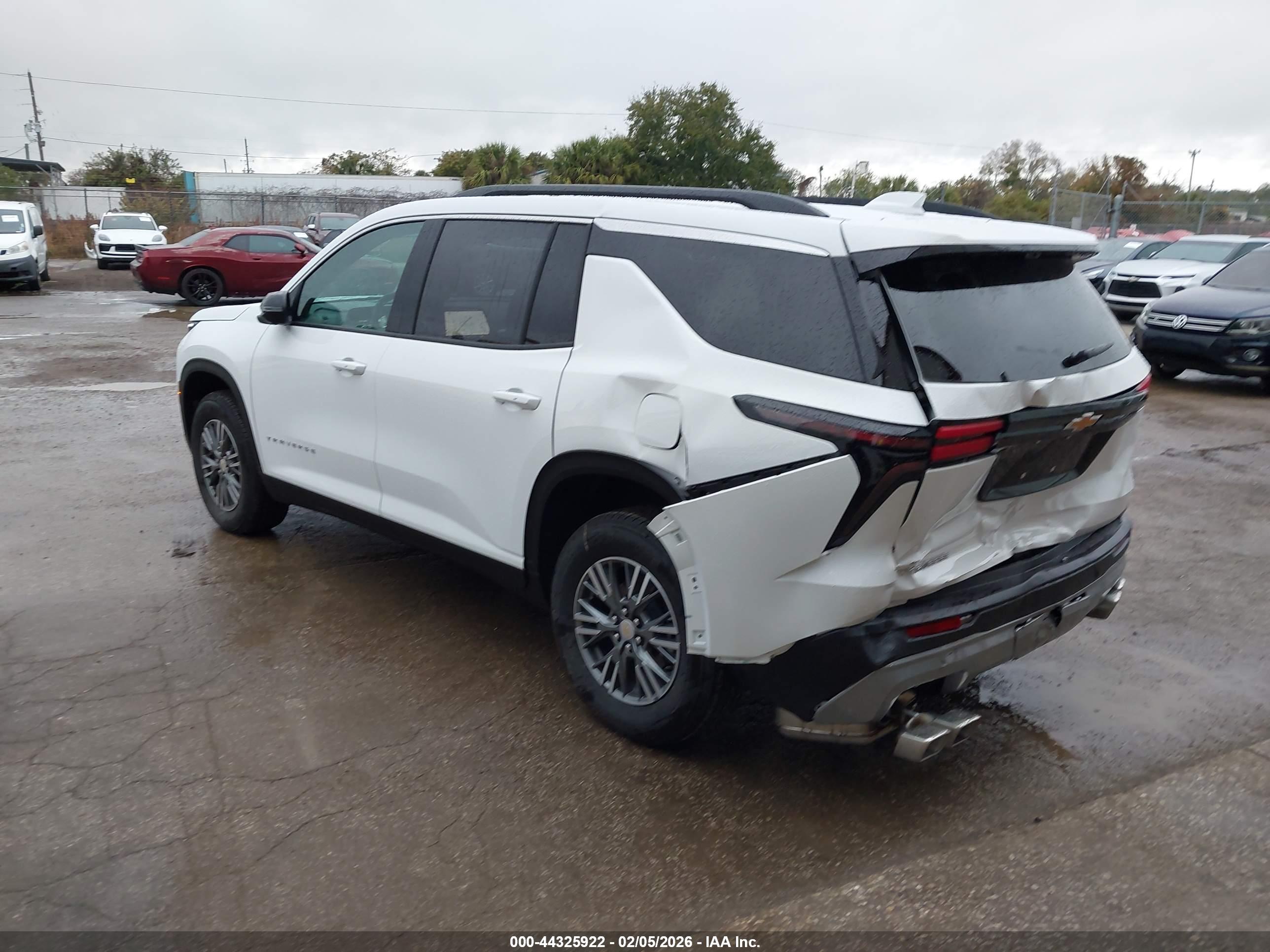 CHEVROLET TRAVERSE image 3