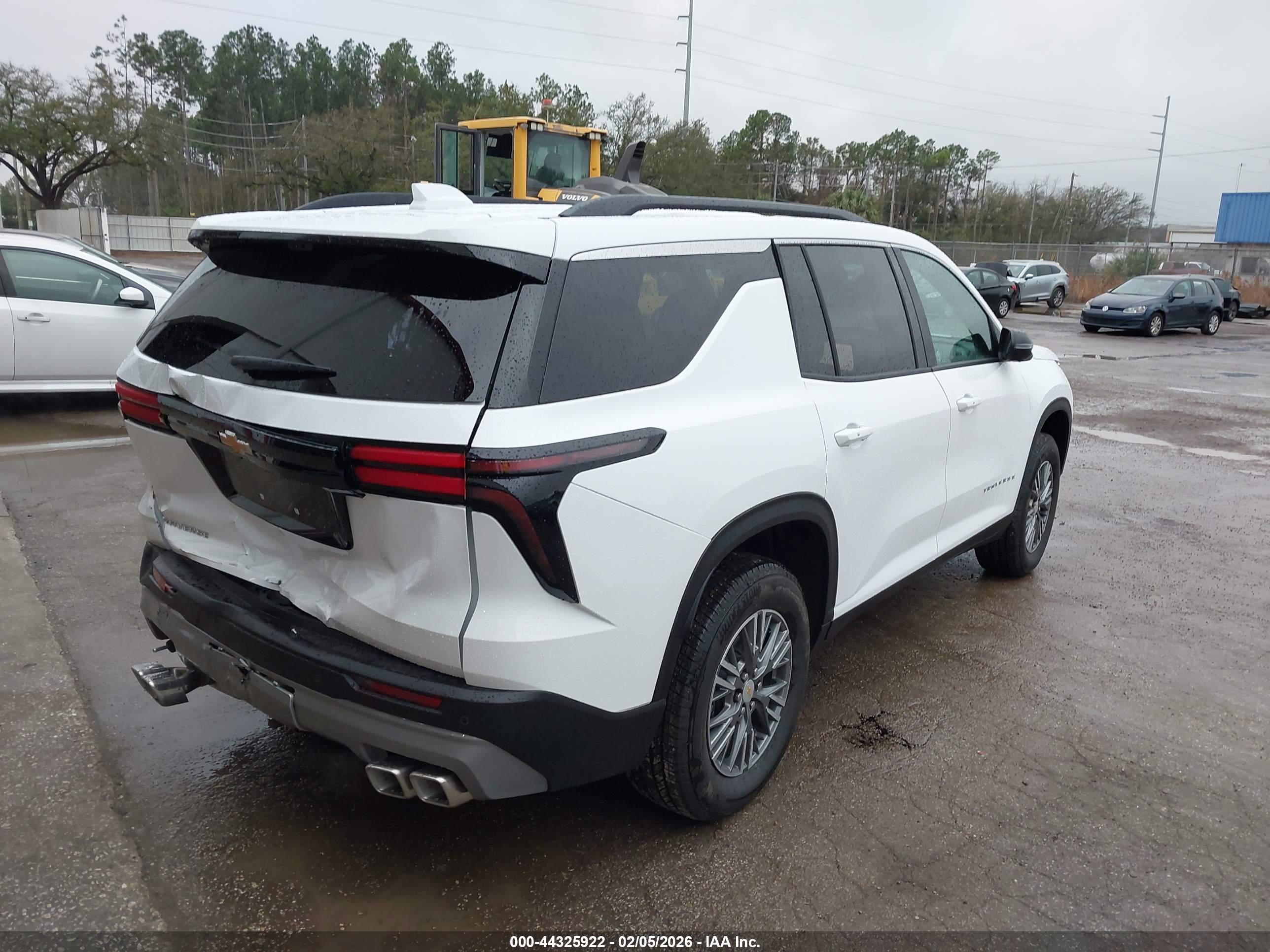 CHEVROLET TRAVERSE image 4