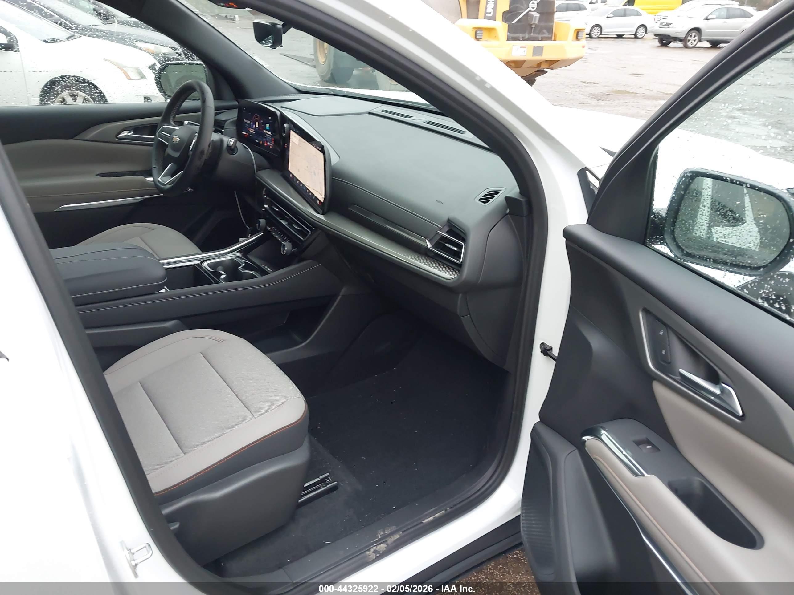 CHEVROLET TRAVERSE image 5