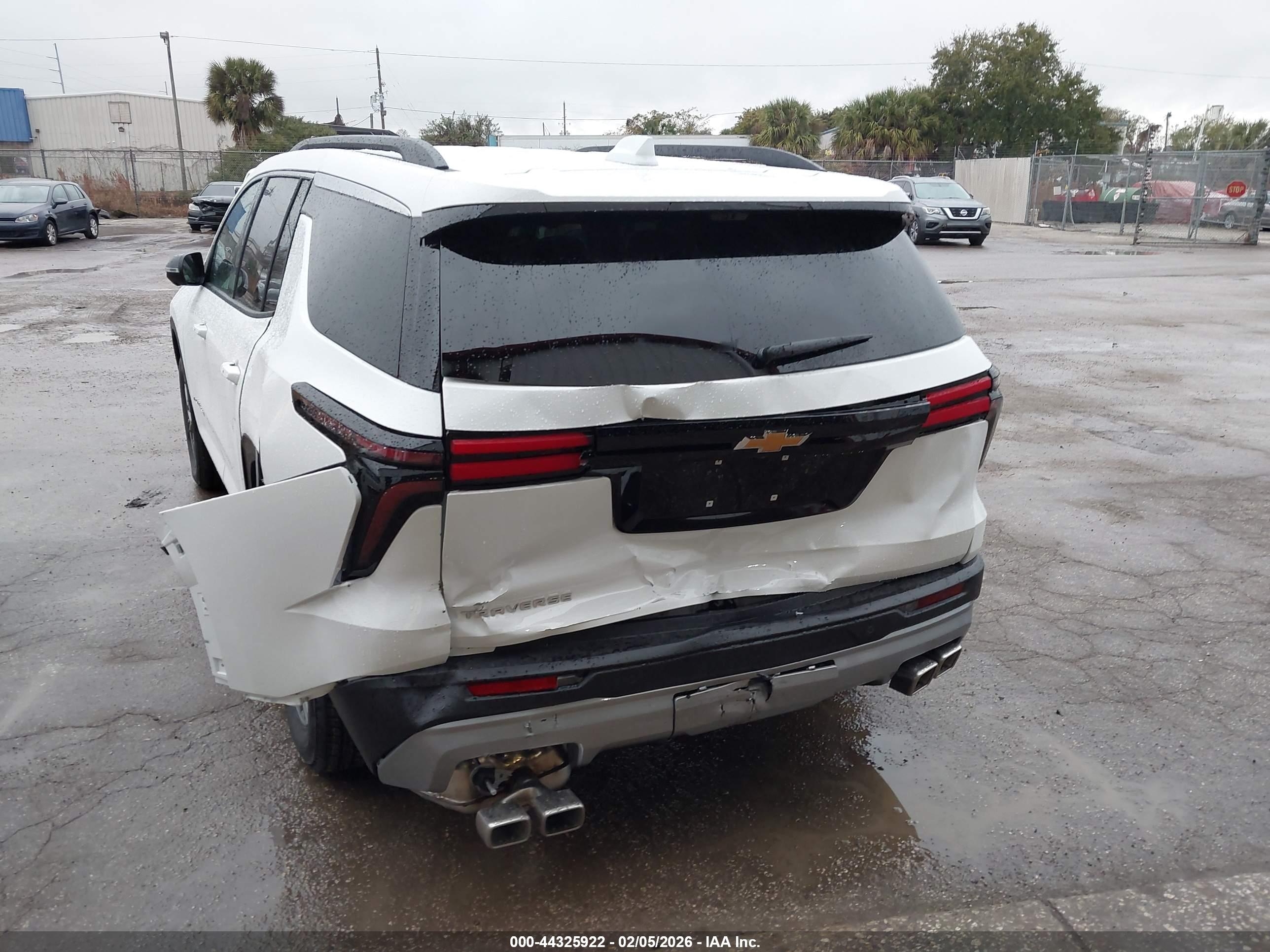 CHEVROLET TRAVERSE image 6