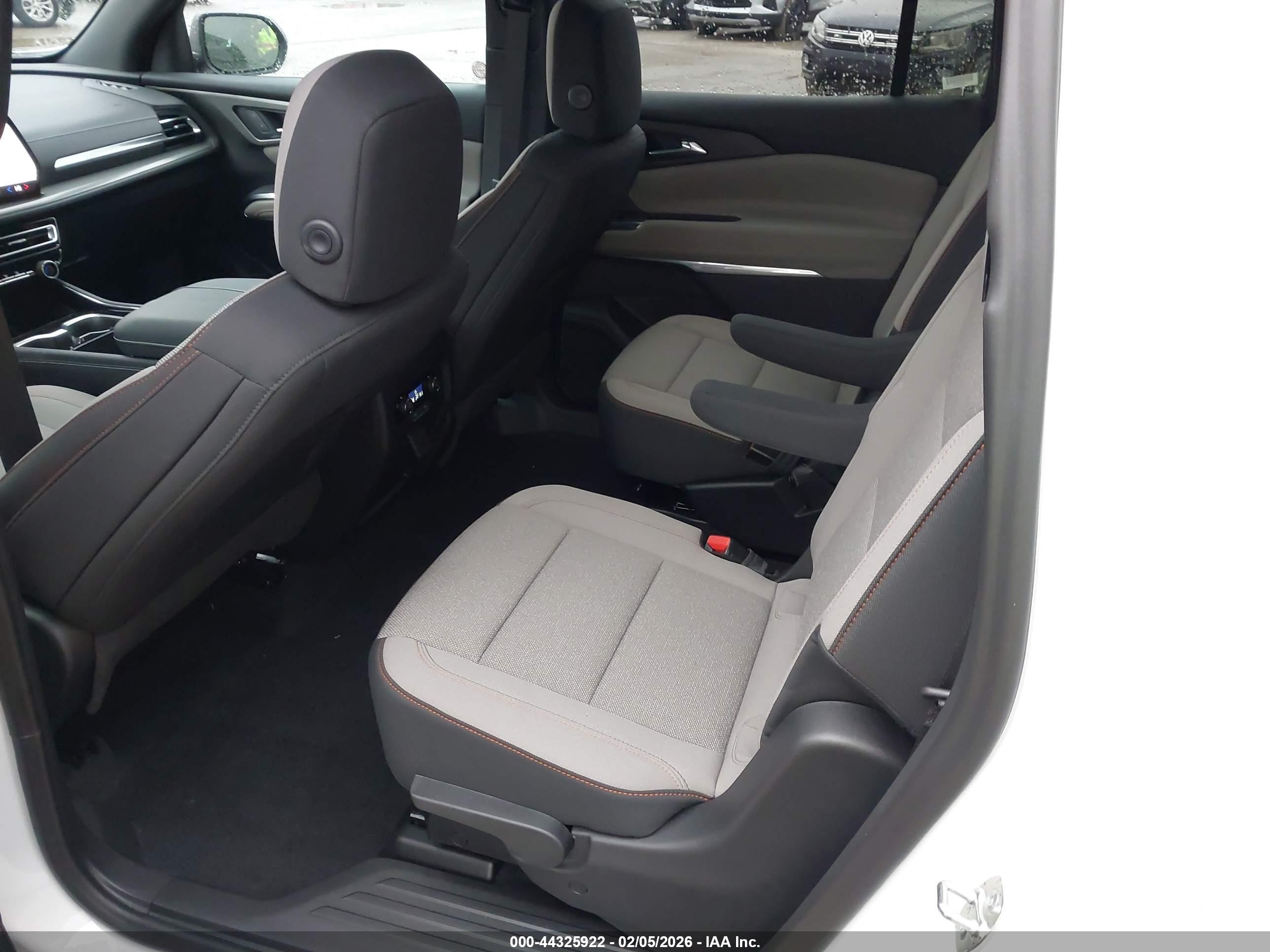 CHEVROLET TRAVERSE image 8