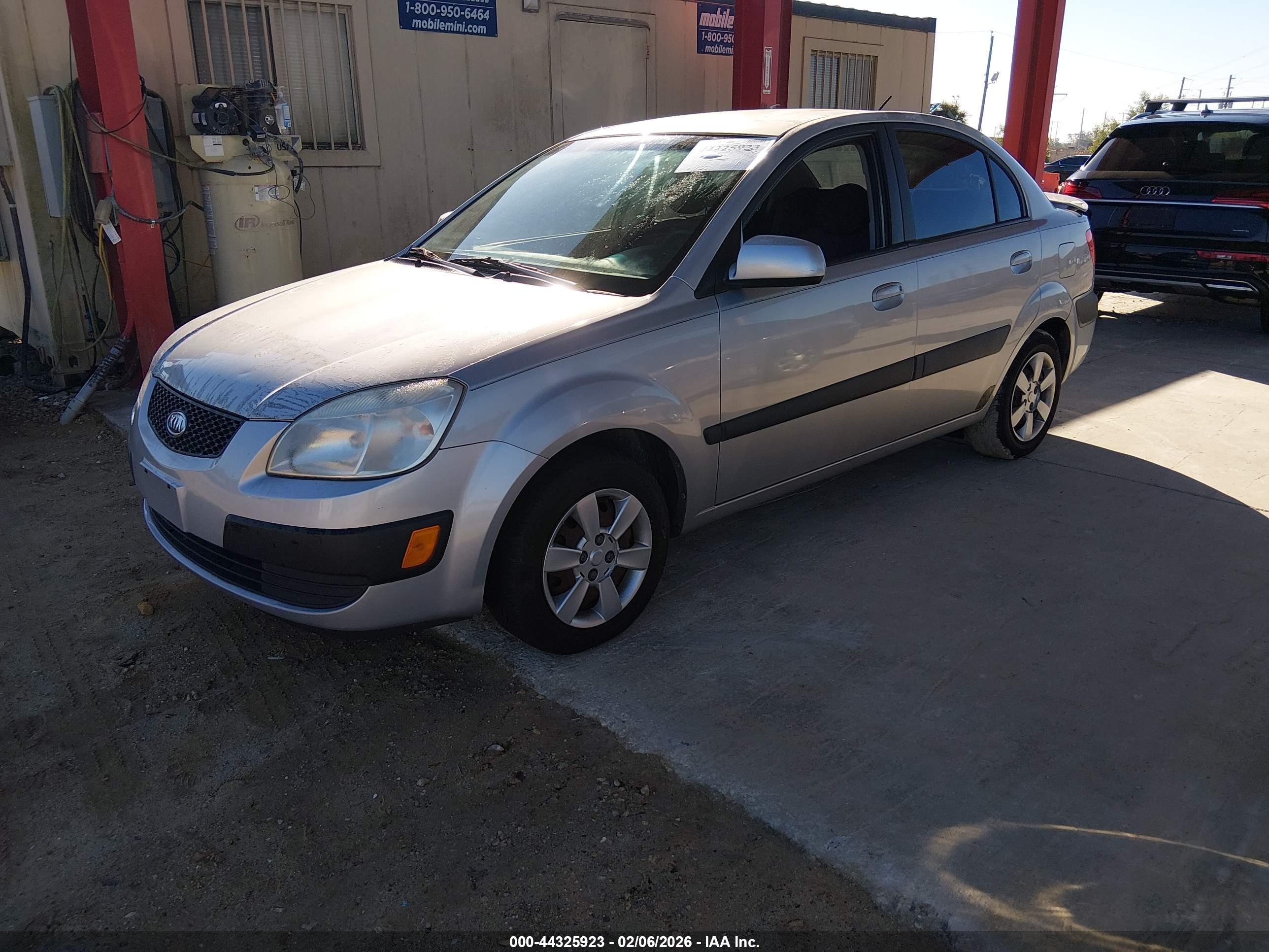 KIA RIO image 2