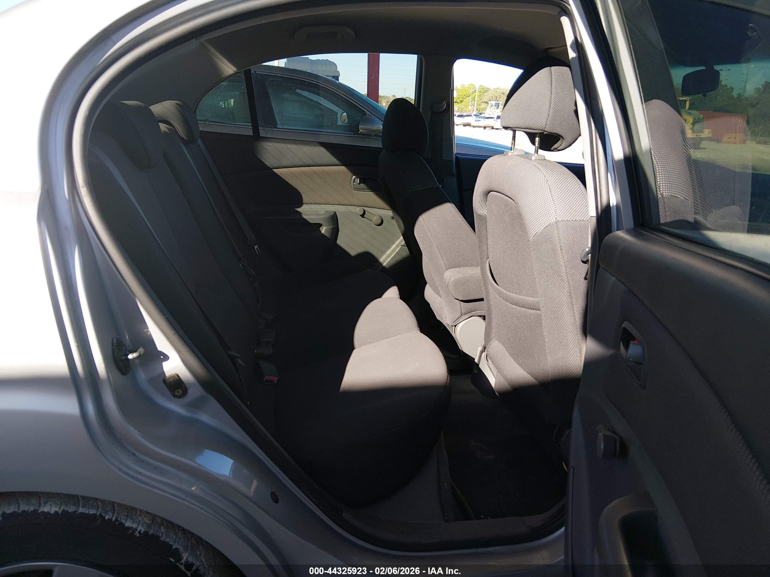 KIA RIO image 8