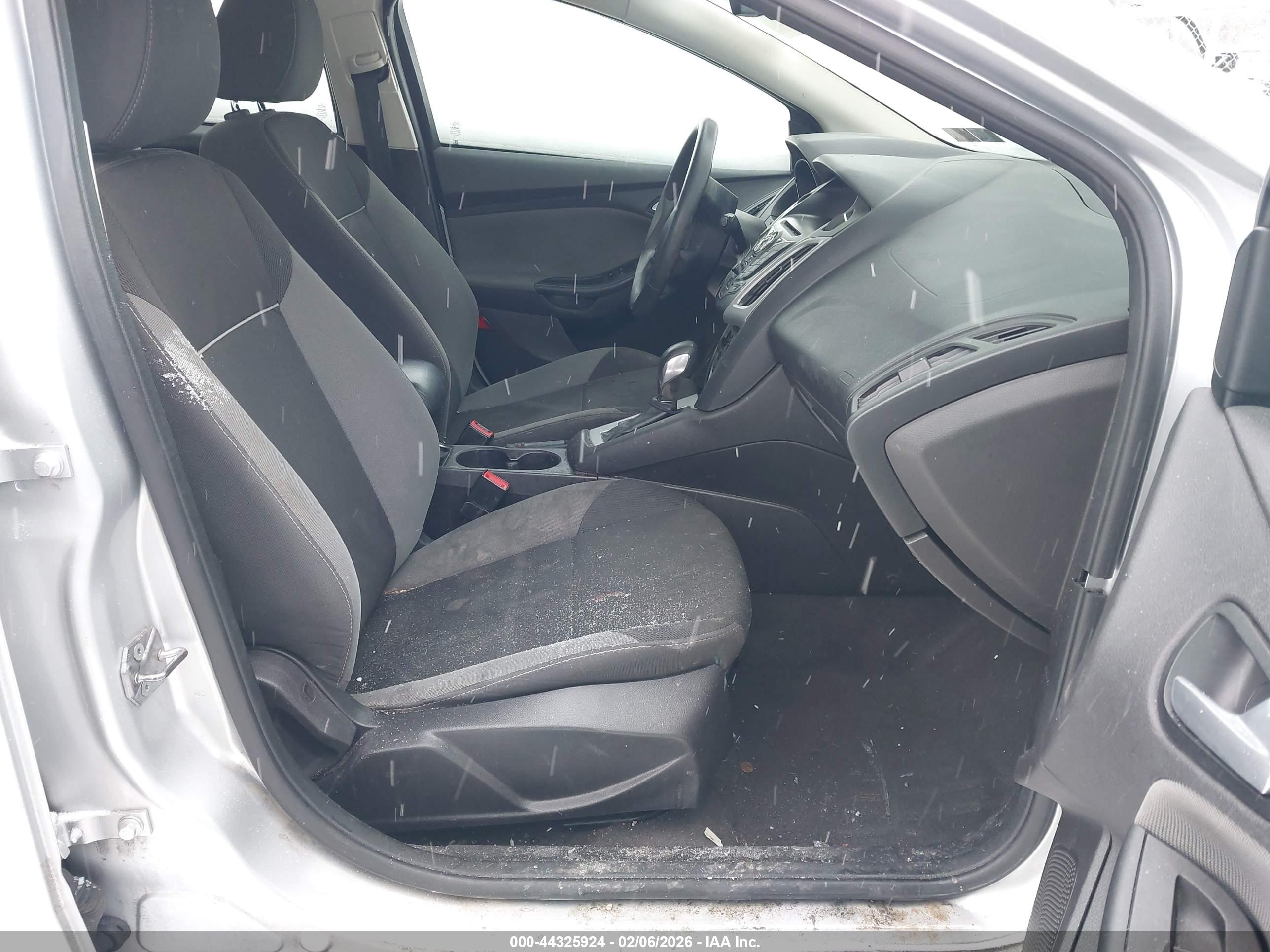 FORD FOCUS image 5