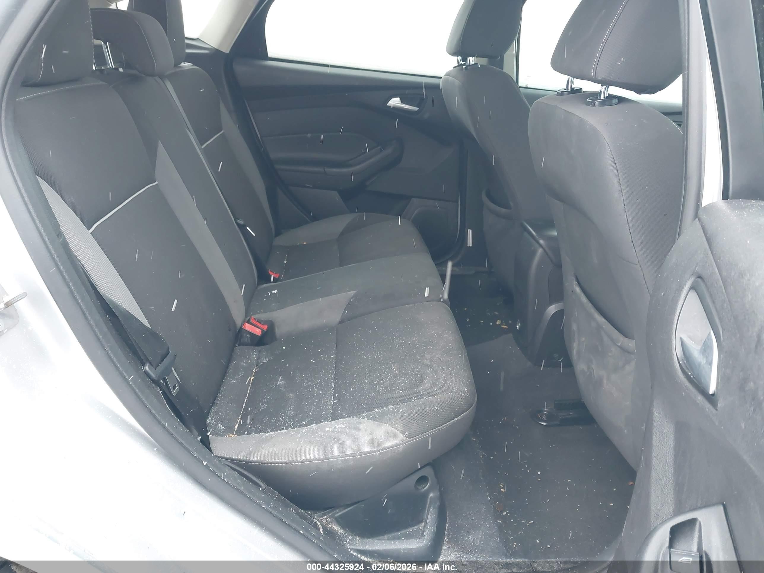 FORD FOCUS image 8