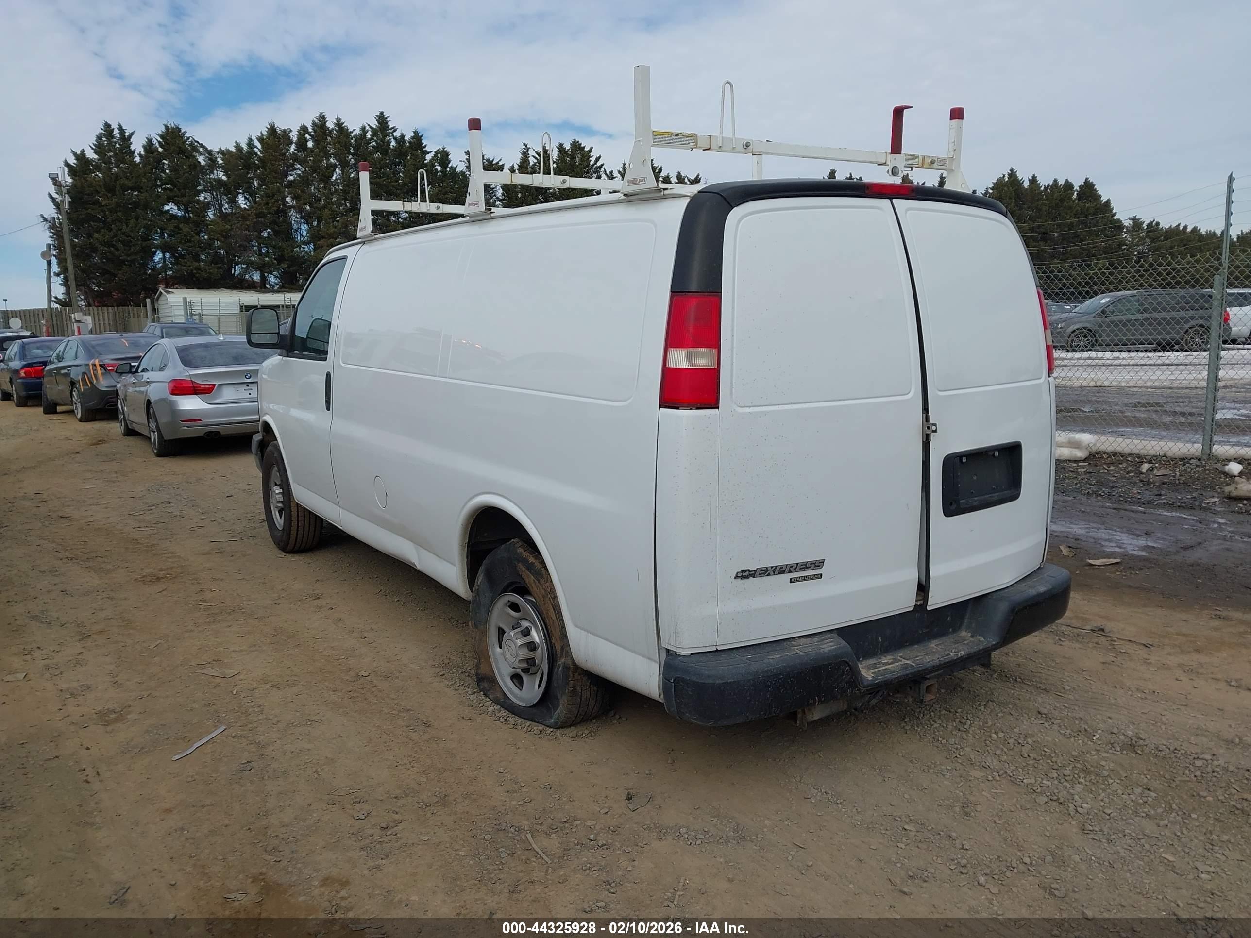 CHEVROLET EXPRESS image 3
