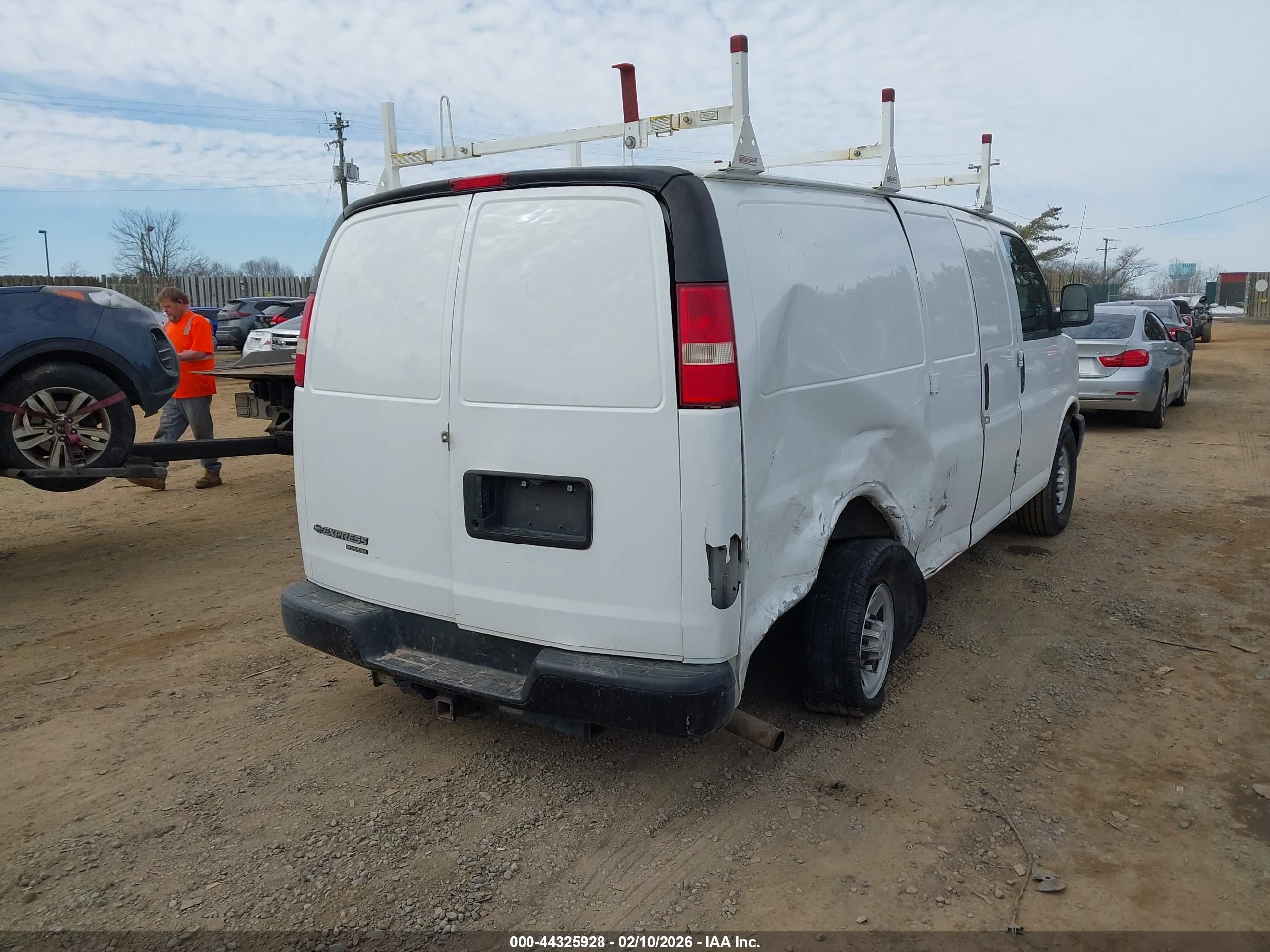 CHEVROLET EXPRESS image 4