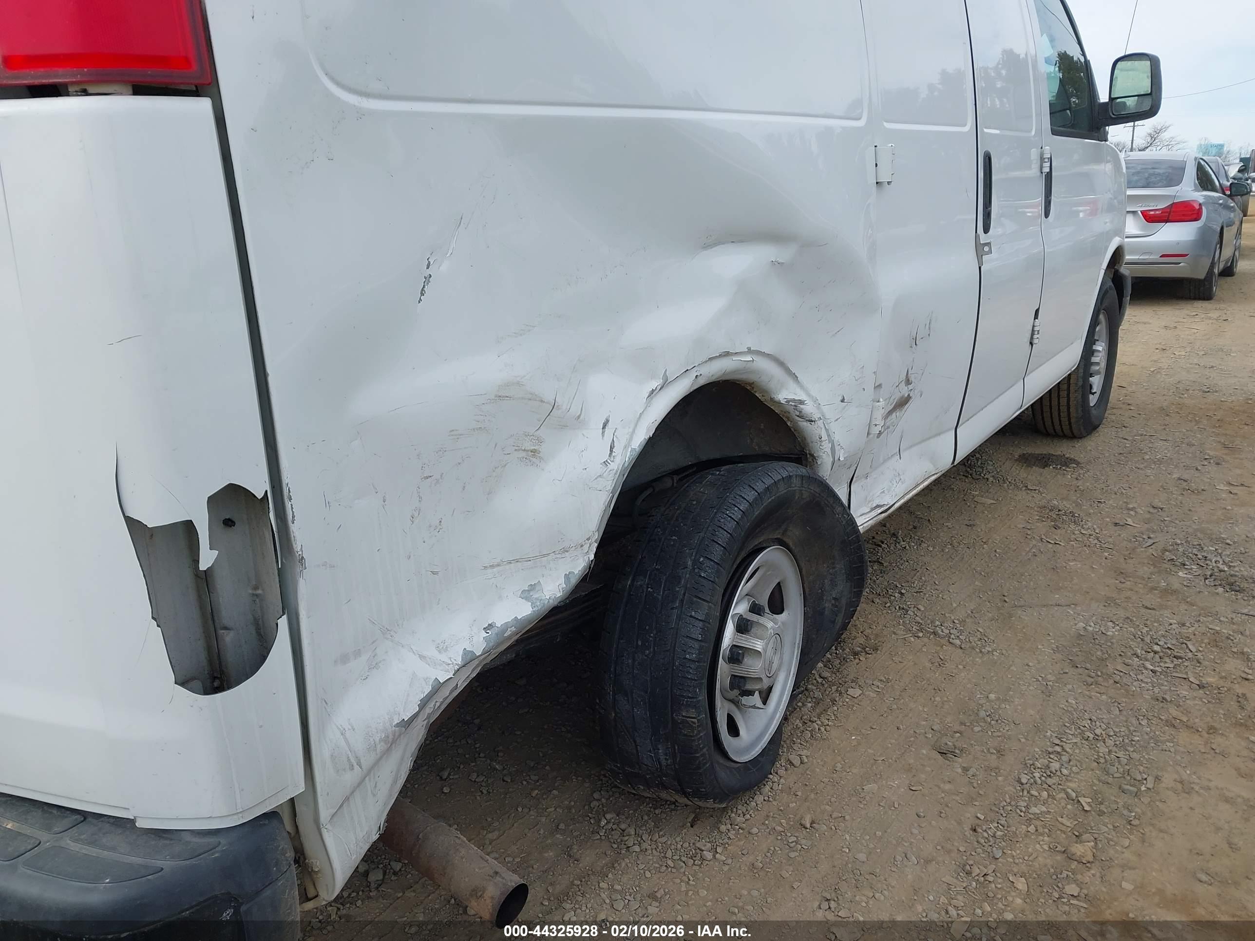 CHEVROLET EXPRESS image 6