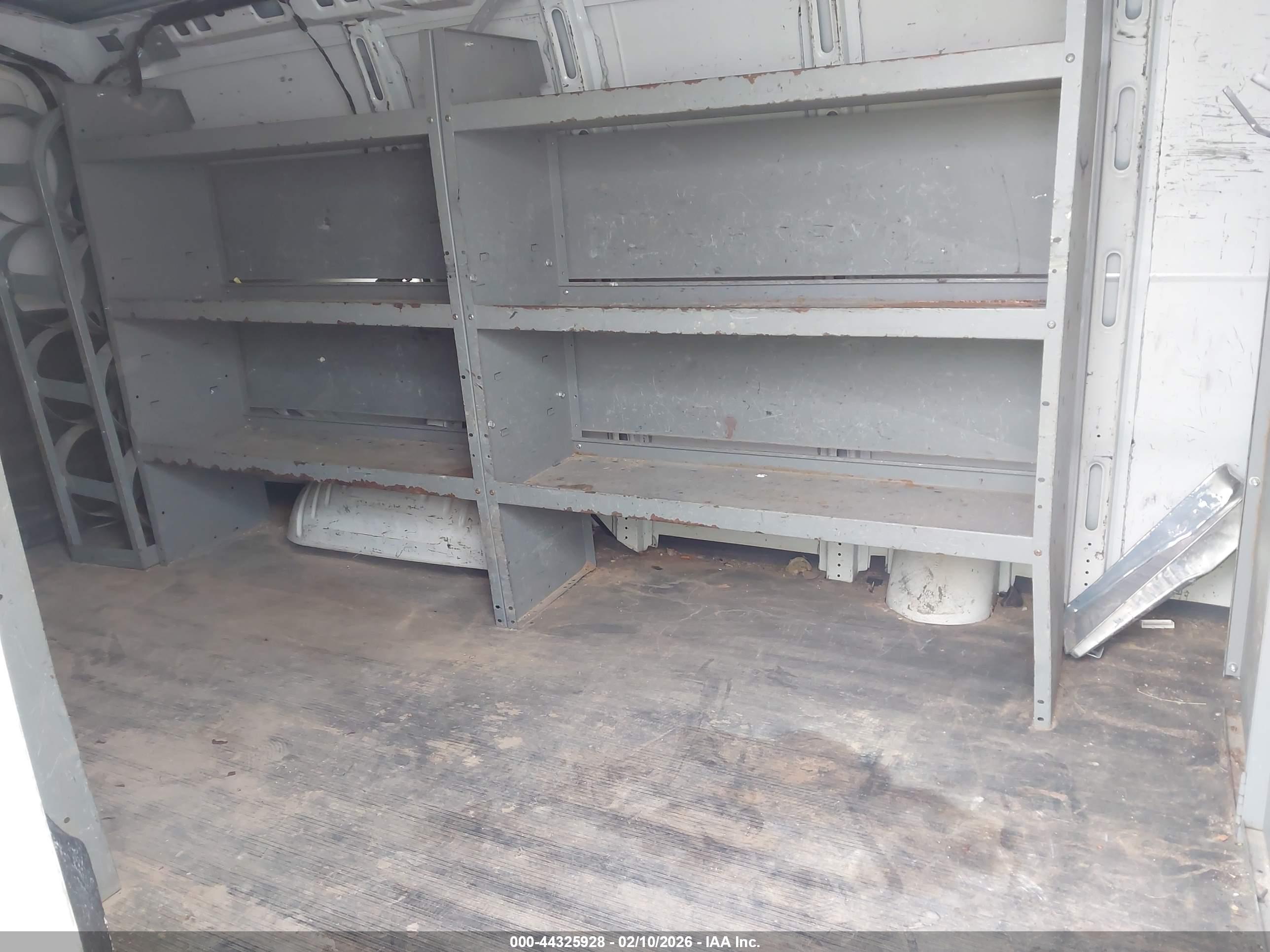 CHEVROLET EXPRESS image 8