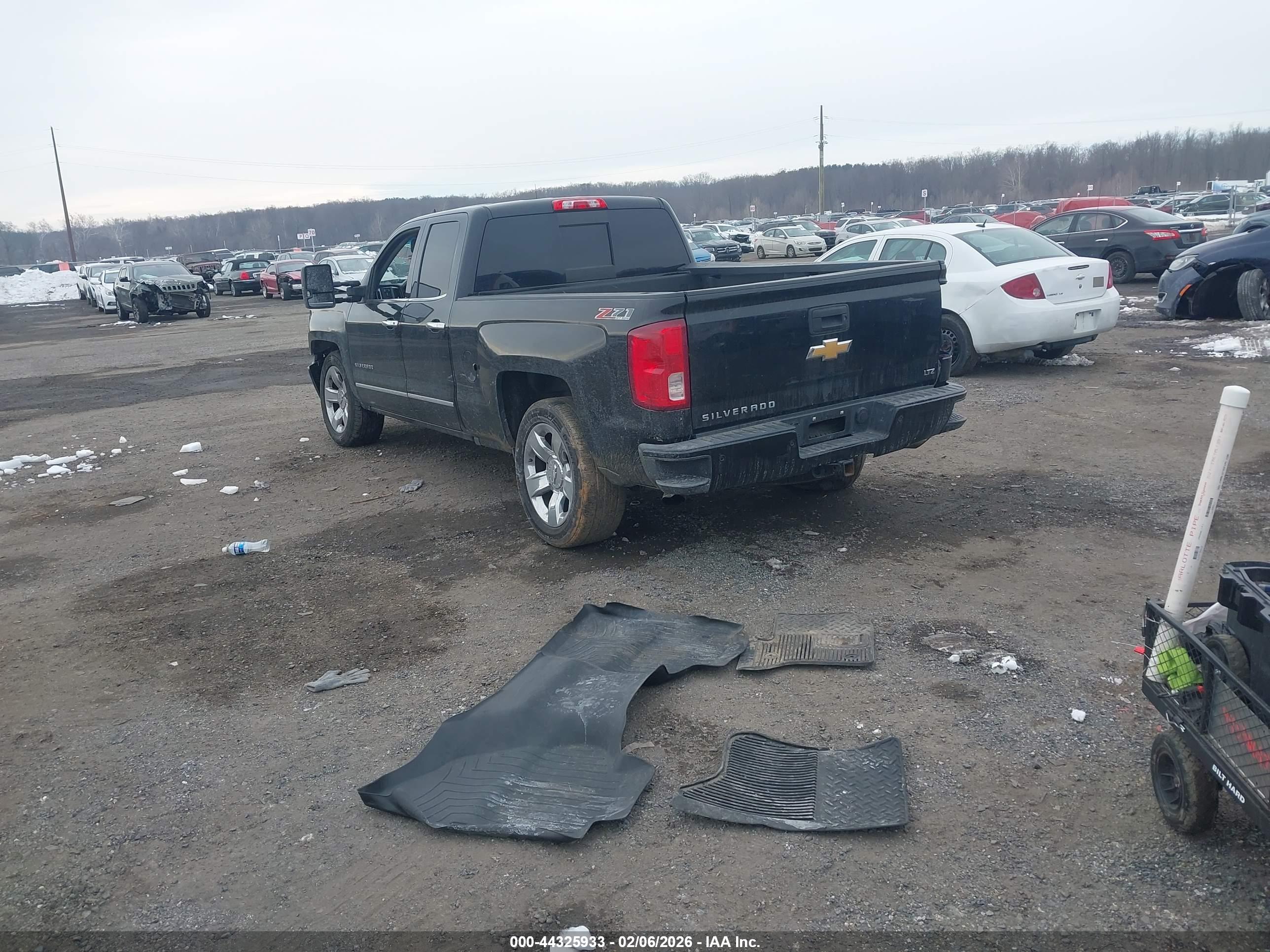 CHEVROLET SILVERADO image 3