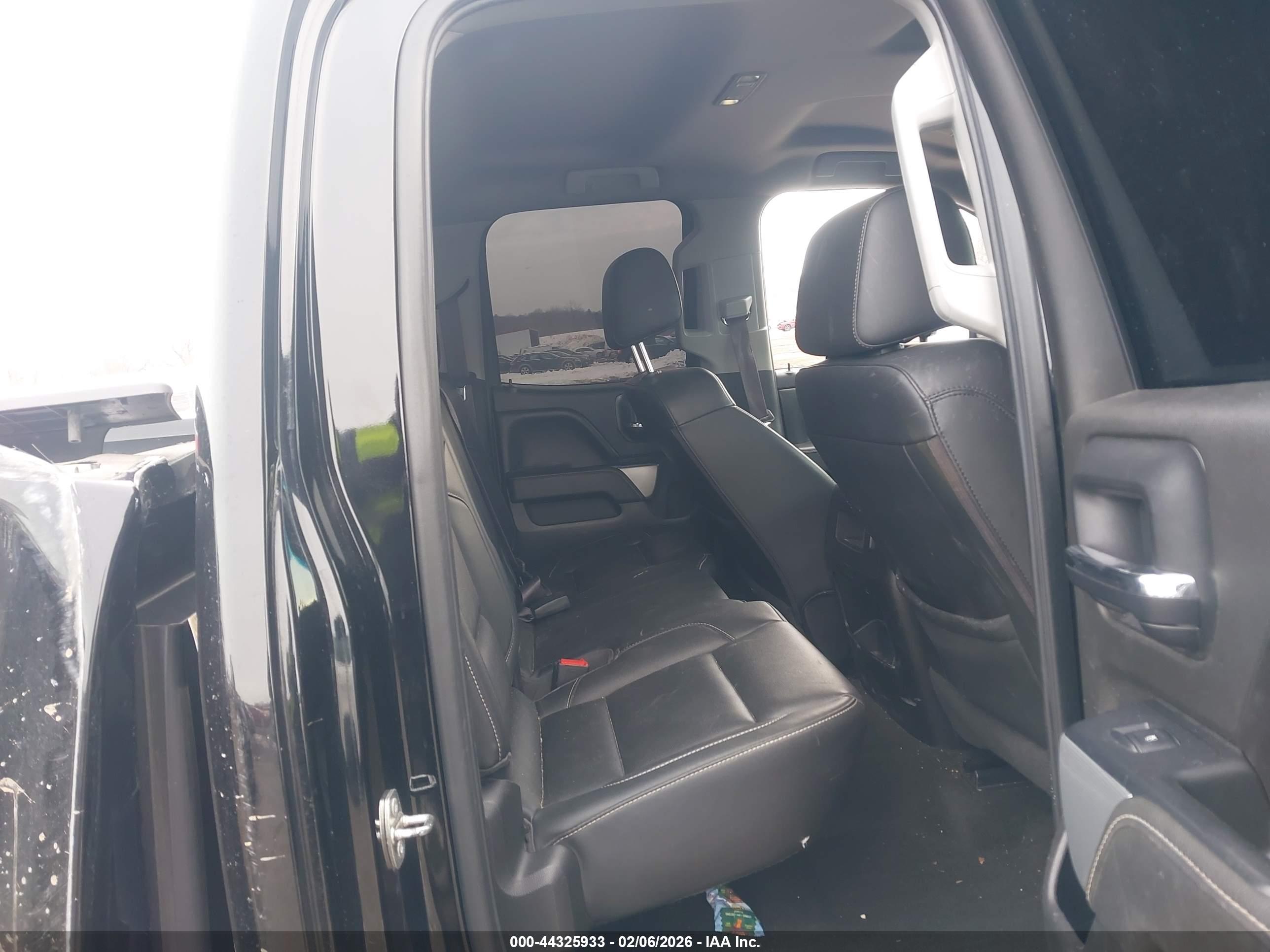 CHEVROLET SILVERADO image 8