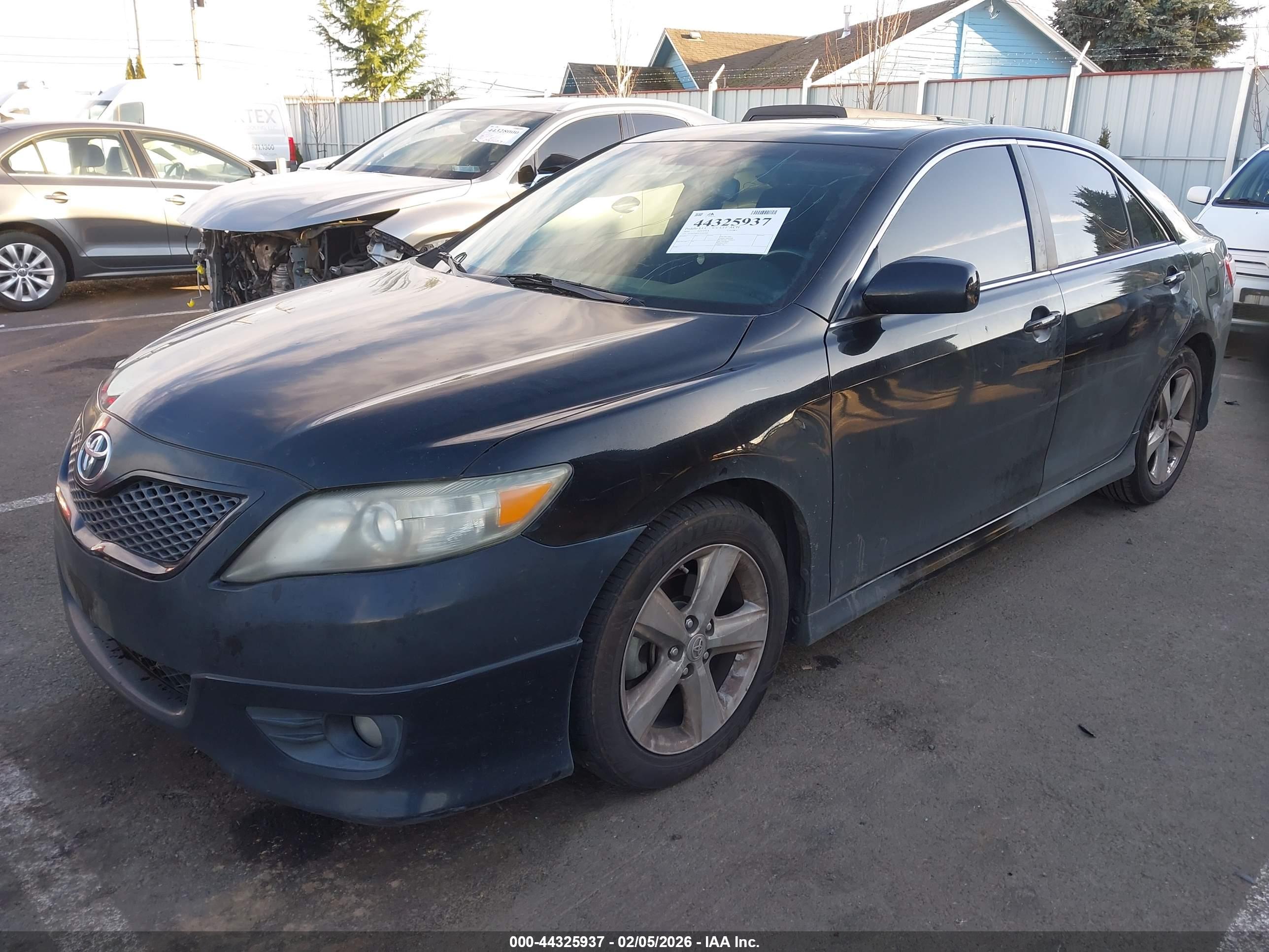 TOYOTA CAMRY image 2