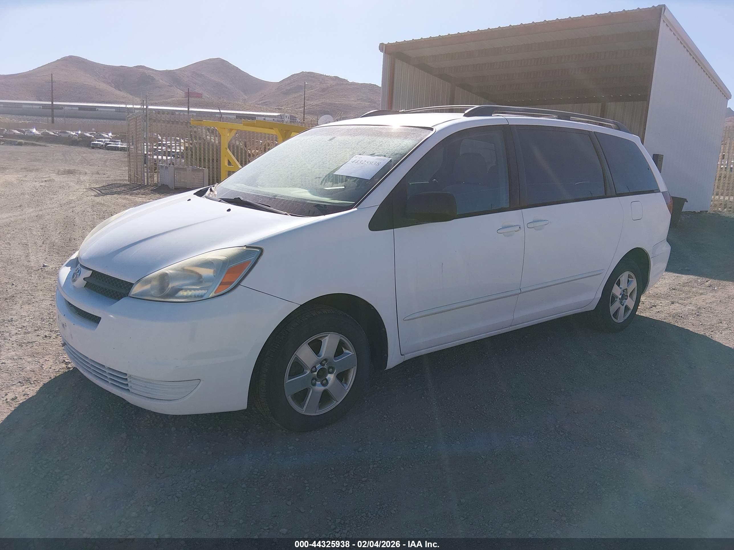 TOYOTA SIENNA image 2