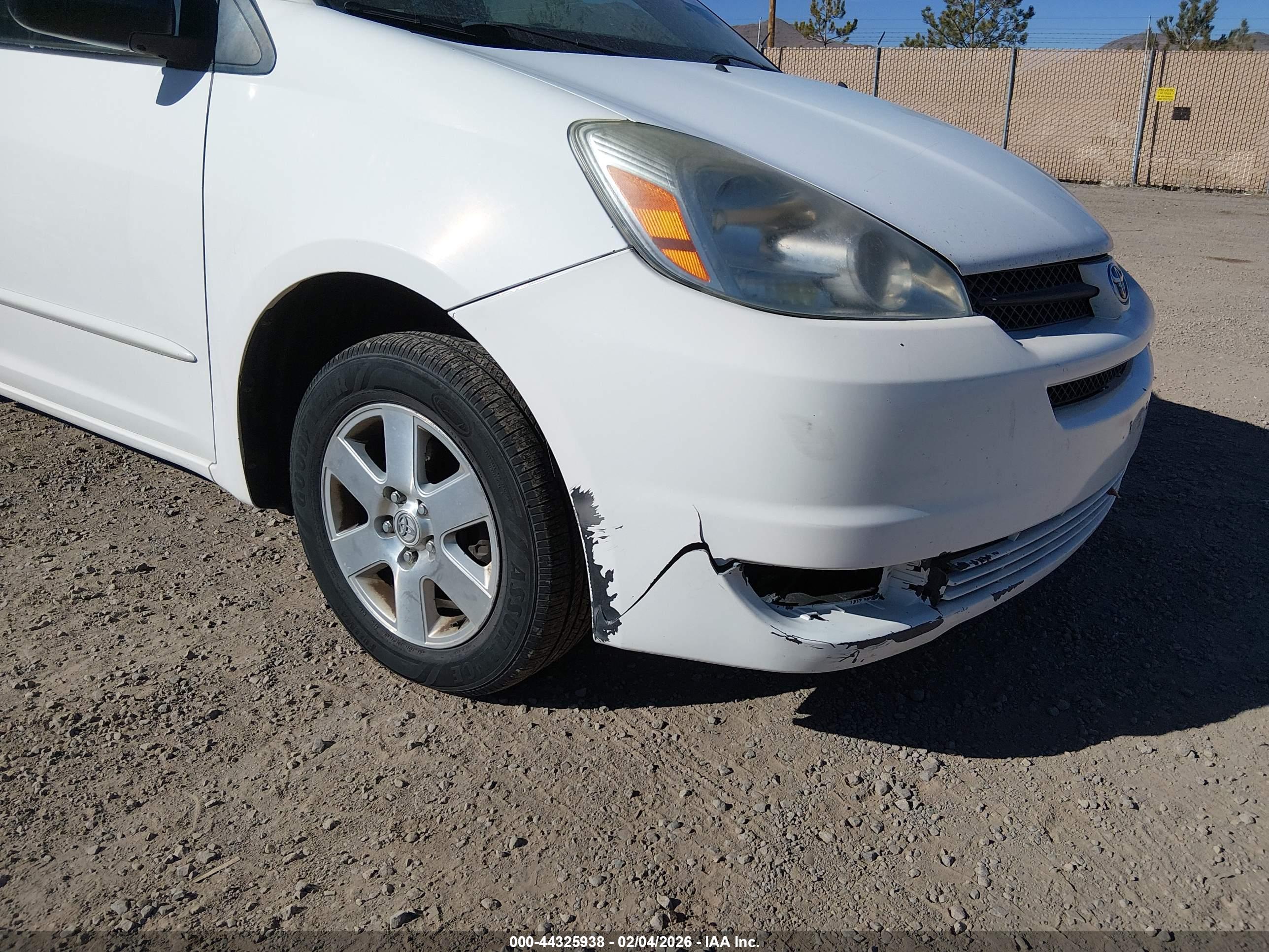 TOYOTA SIENNA image 6