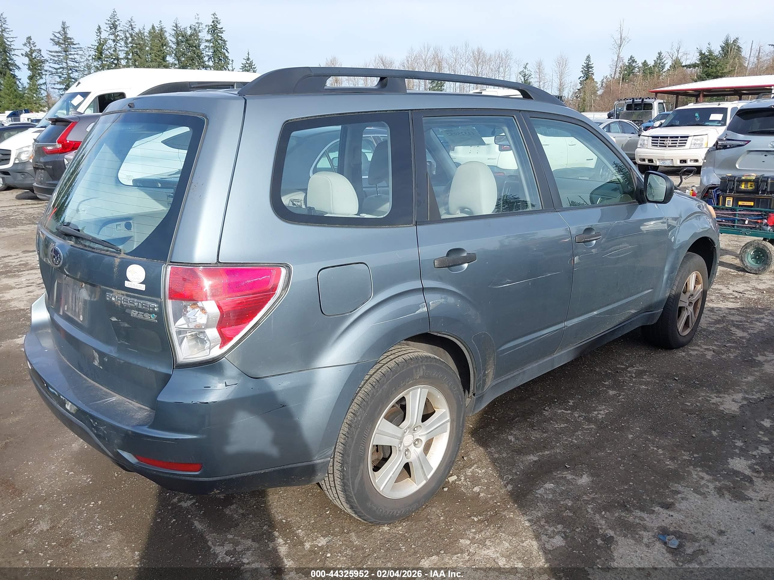 SUBARU FORESTER image 4