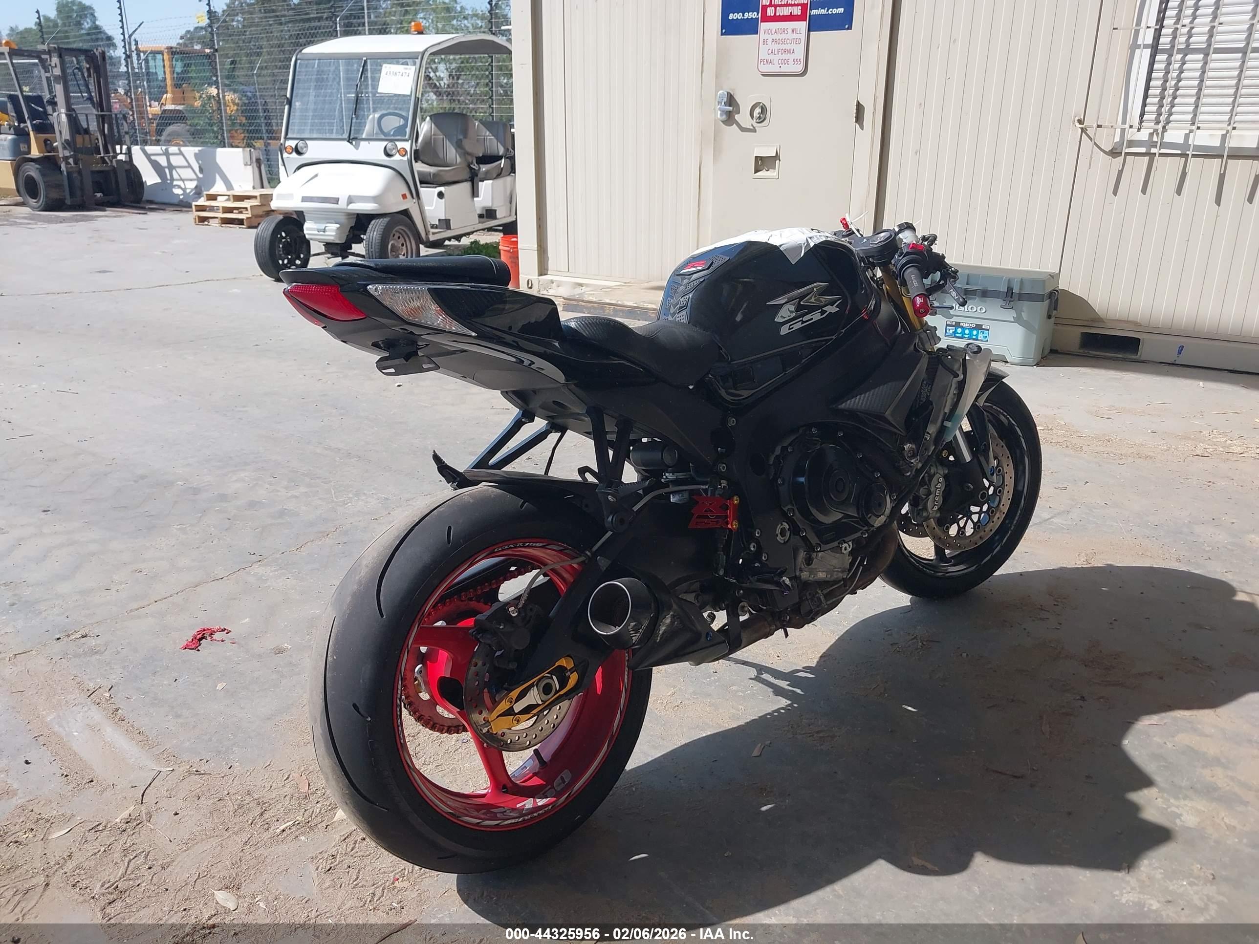 SUZUKI GSX-R750 image 4