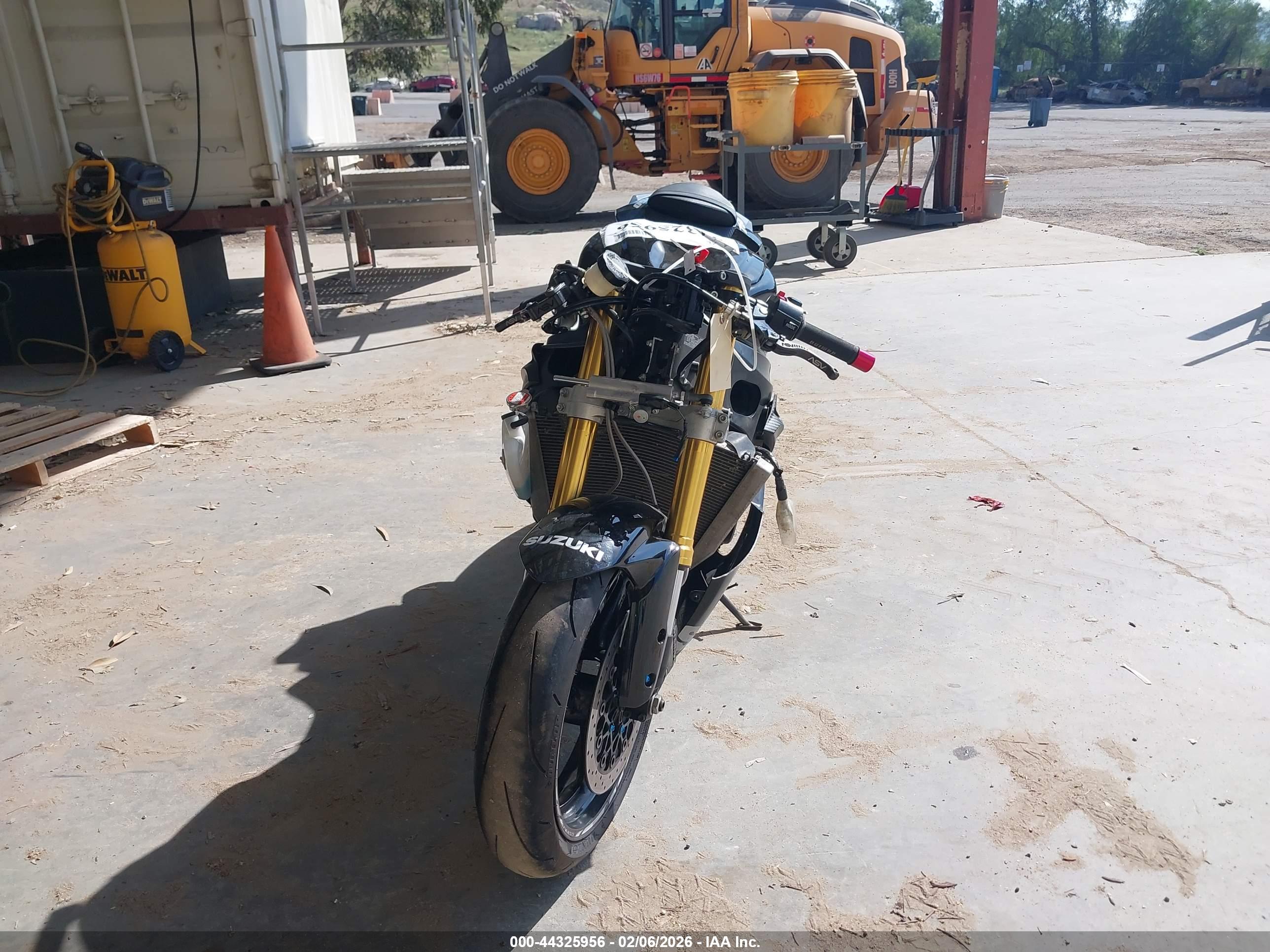 SUZUKI GSX-R750 image 5