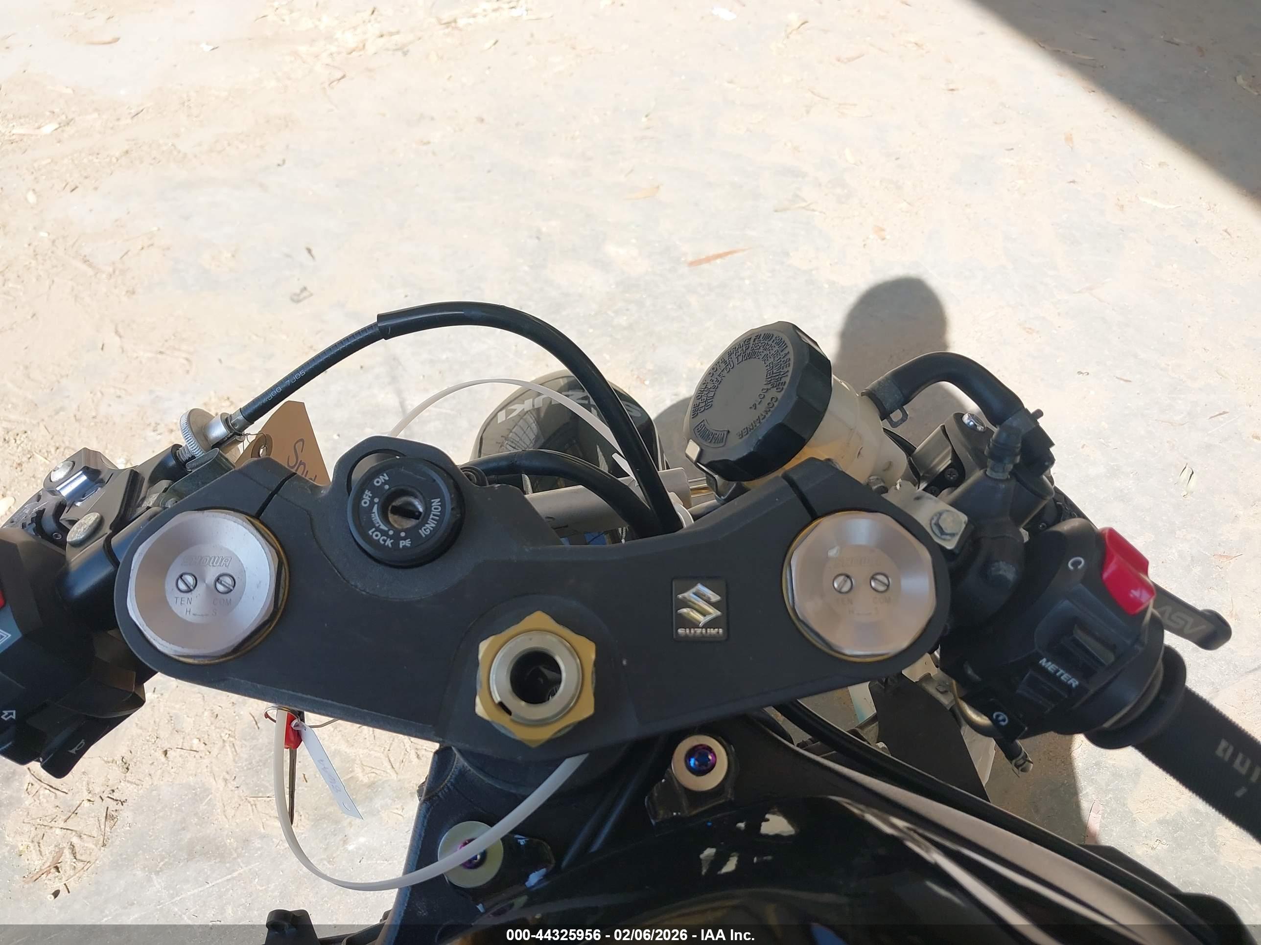 SUZUKI GSX-R750 image 7