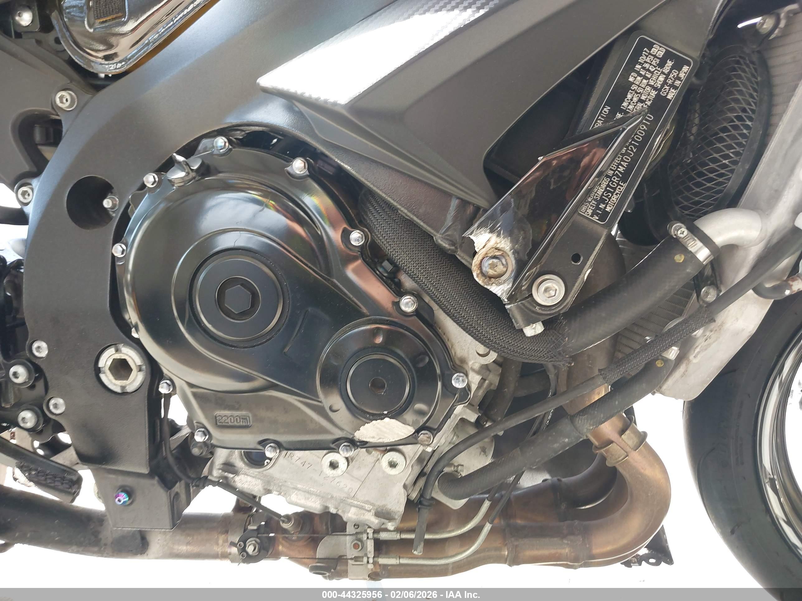 SUZUKI GSX-R750 image 8