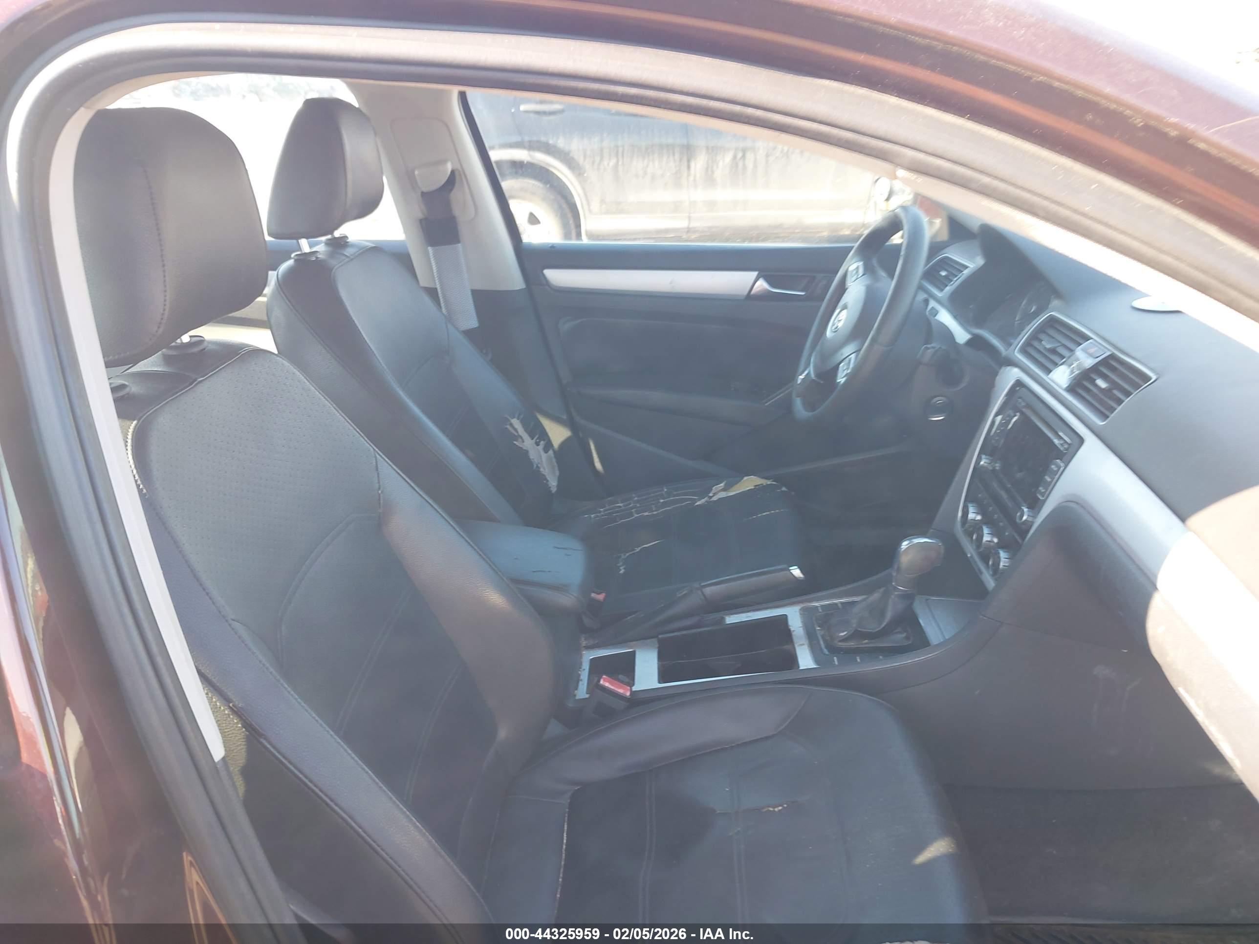 VOLKSWAGEN PASSAT image 5