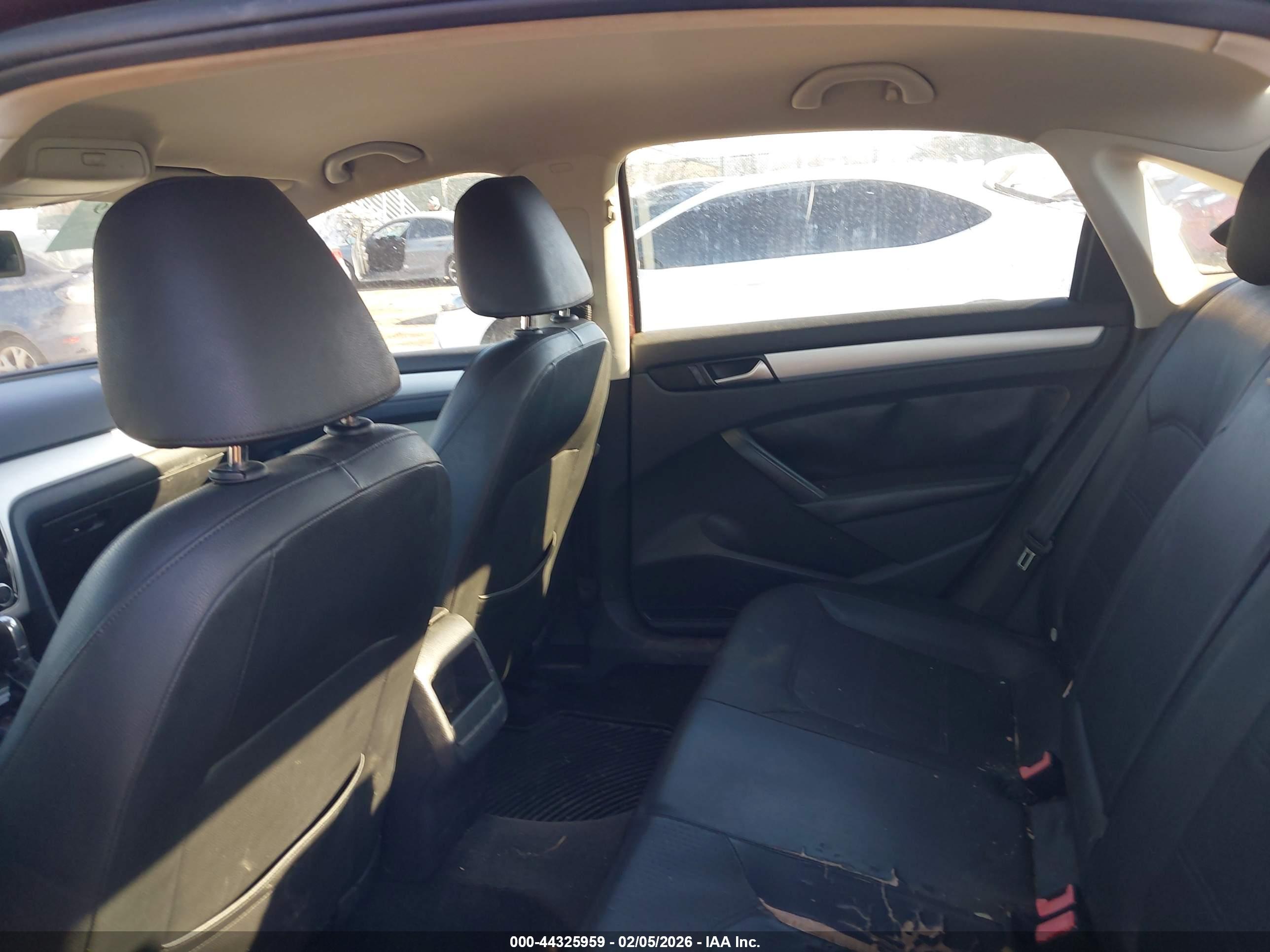 VOLKSWAGEN PASSAT image 8