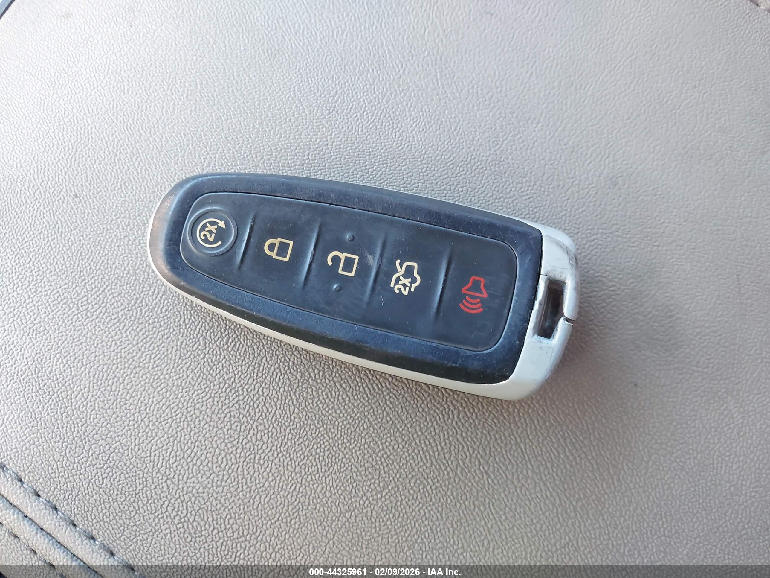 FORD TAURUS image 11