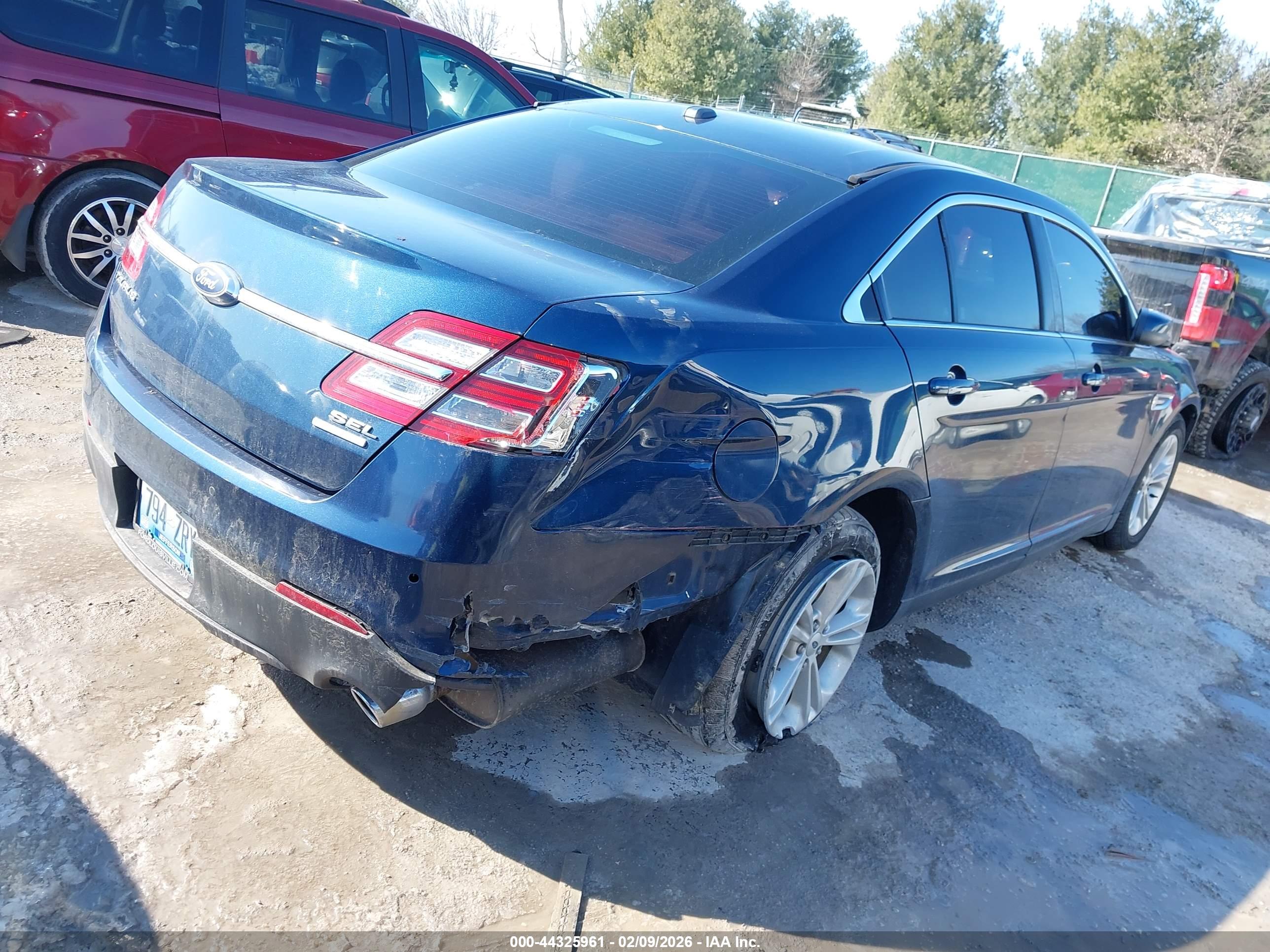 FORD TAURUS image 4