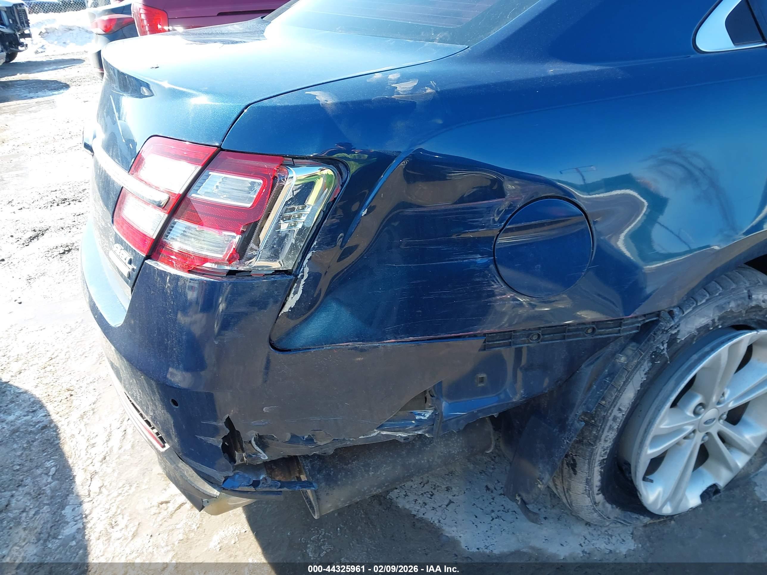 FORD TAURUS image 6