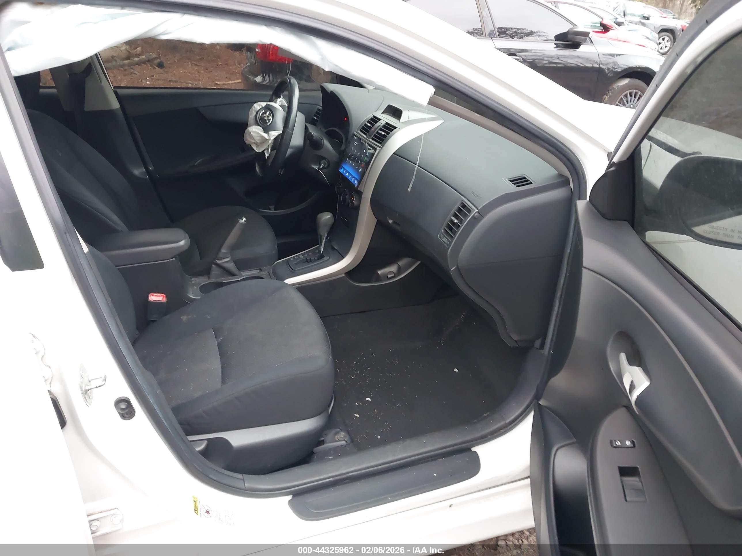 TOYOTA COROLLA image 5