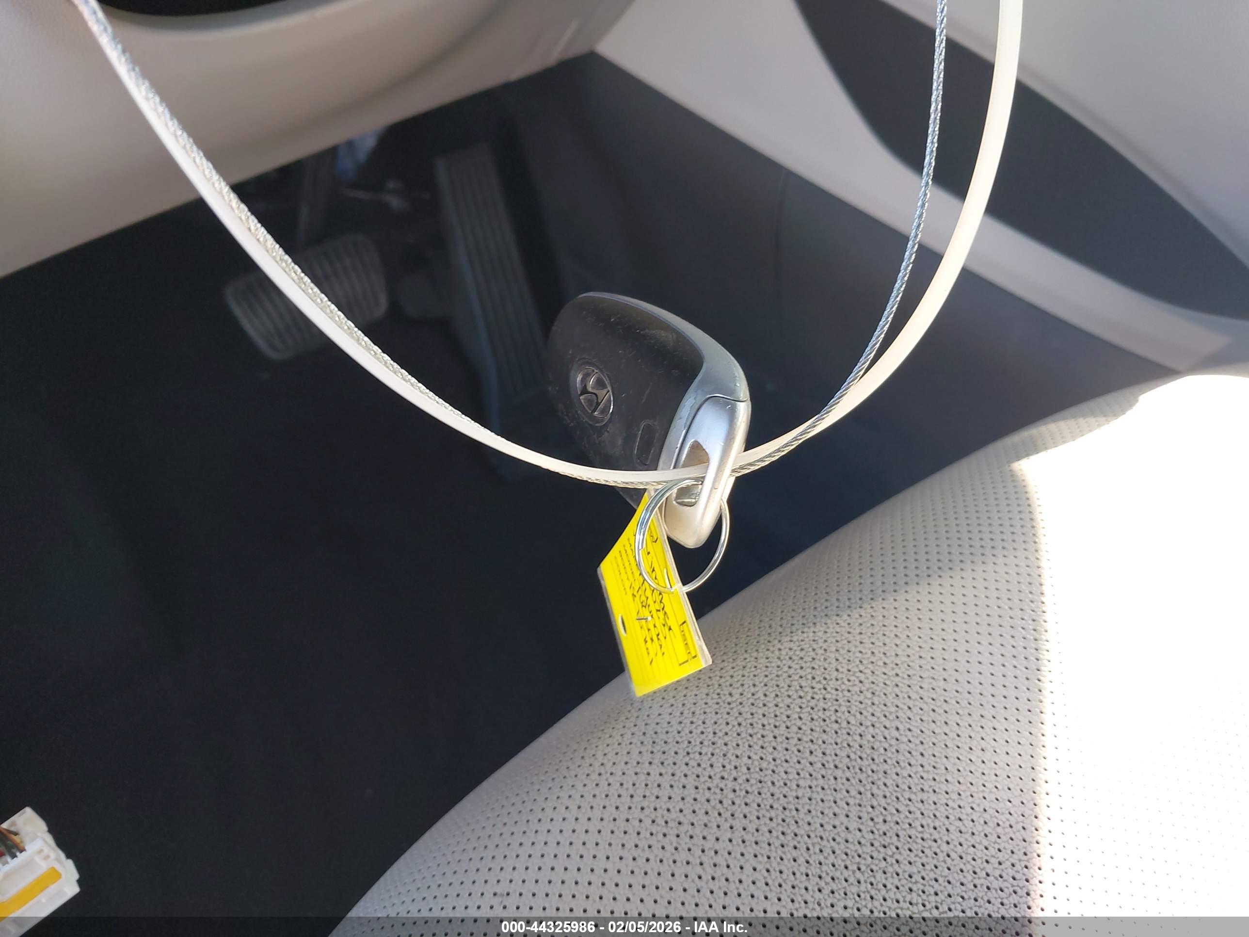 HYUNDAI TUCSON image 11