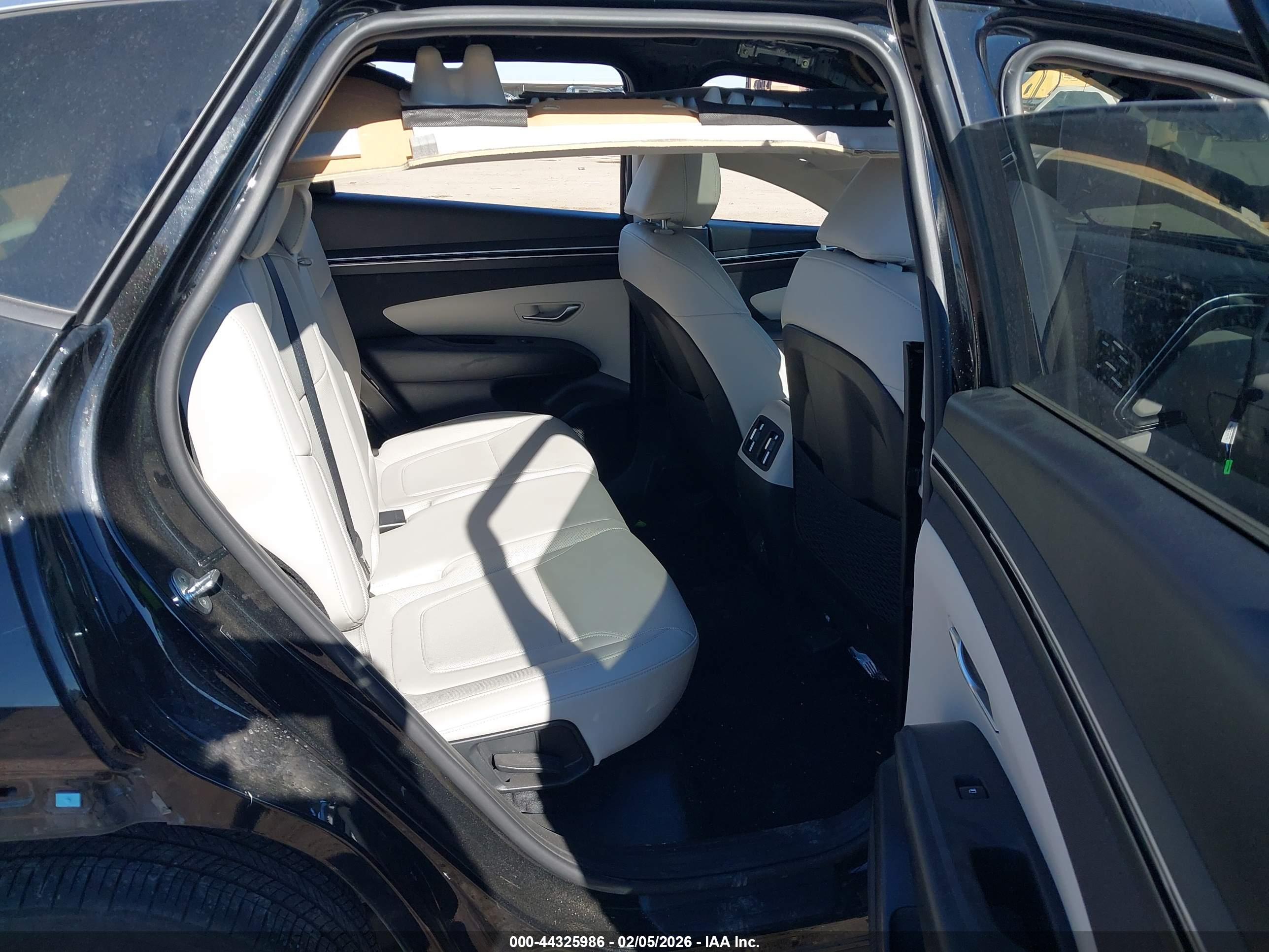 HYUNDAI TUCSON image 8