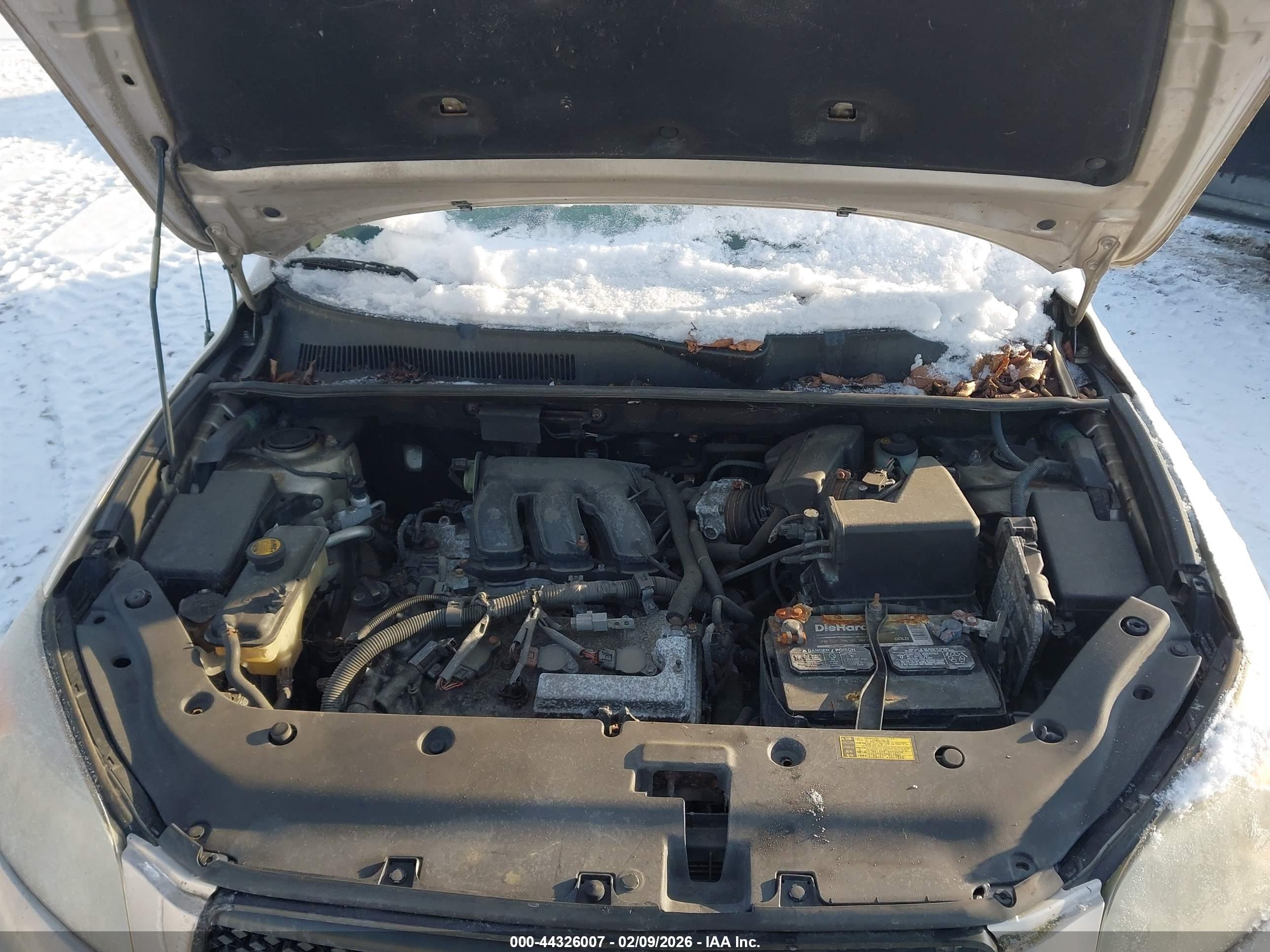 TOYOTA RAV4 image 10