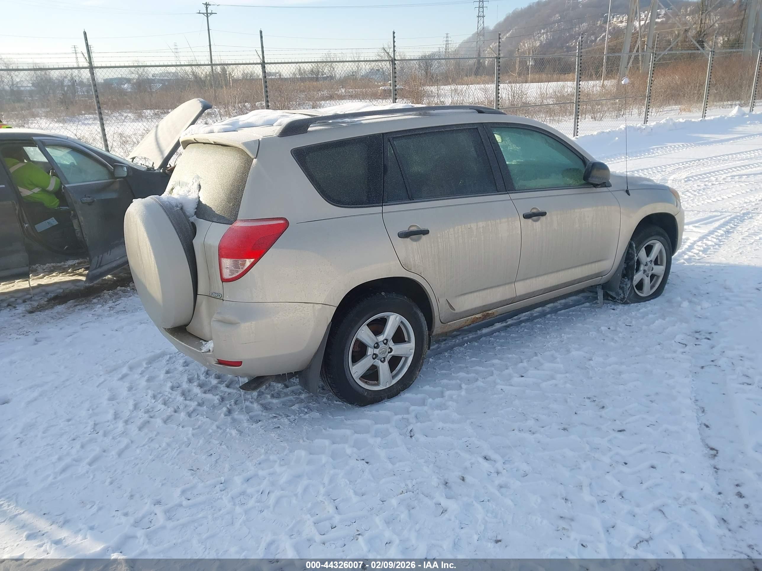 TOYOTA RAV4 image 4