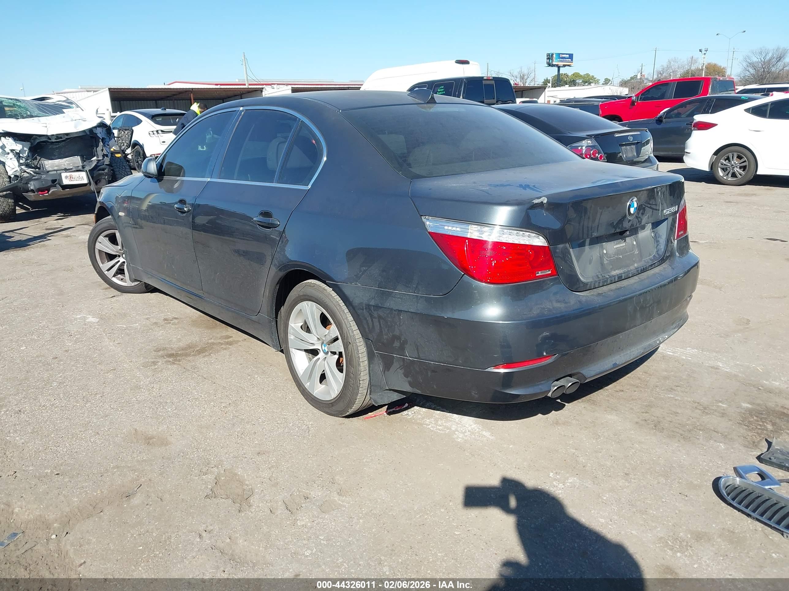BMW 528I image 3