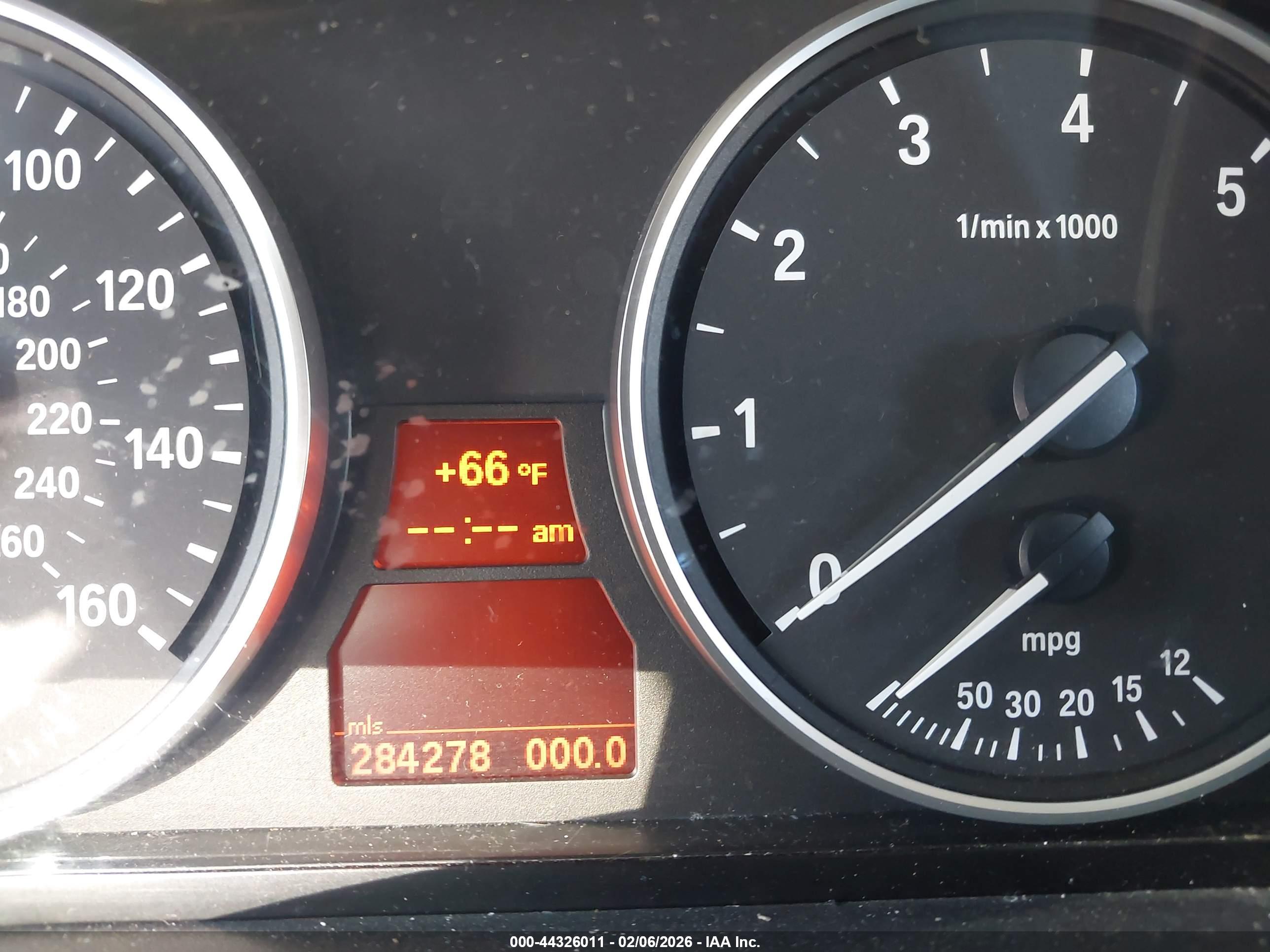 BMW 528I image 7