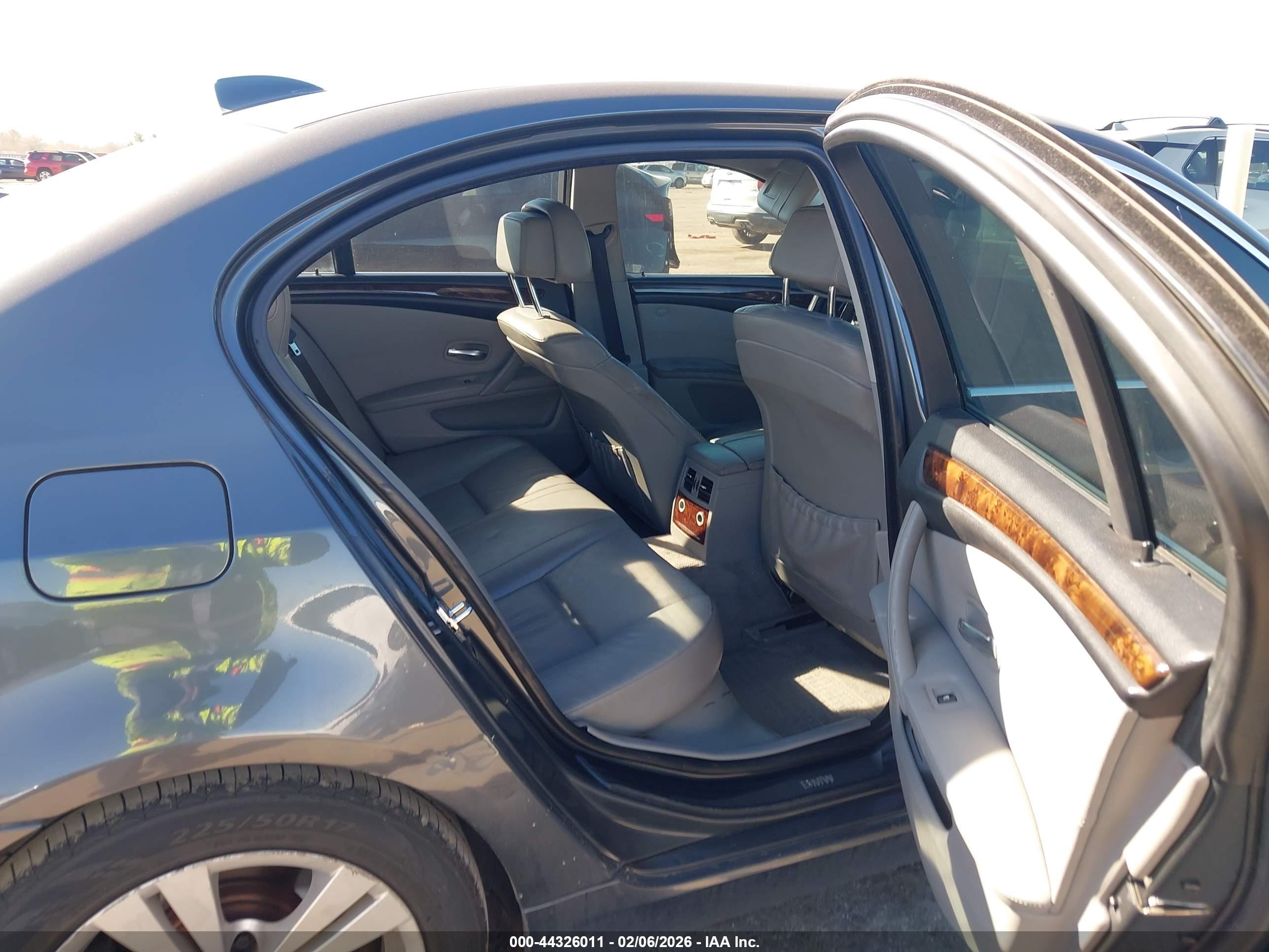 BMW 528I image 8