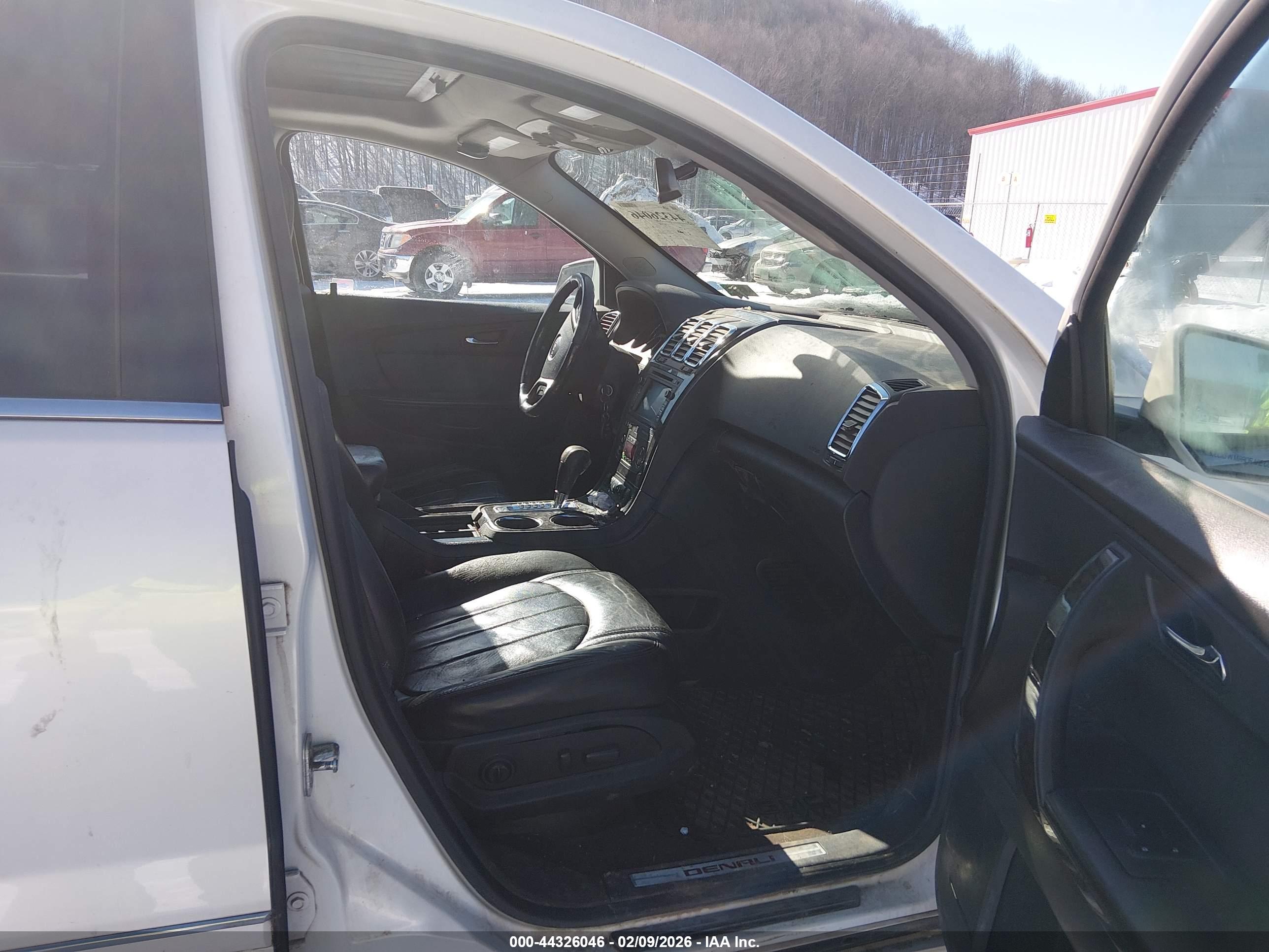 GMC ACADIA image 5