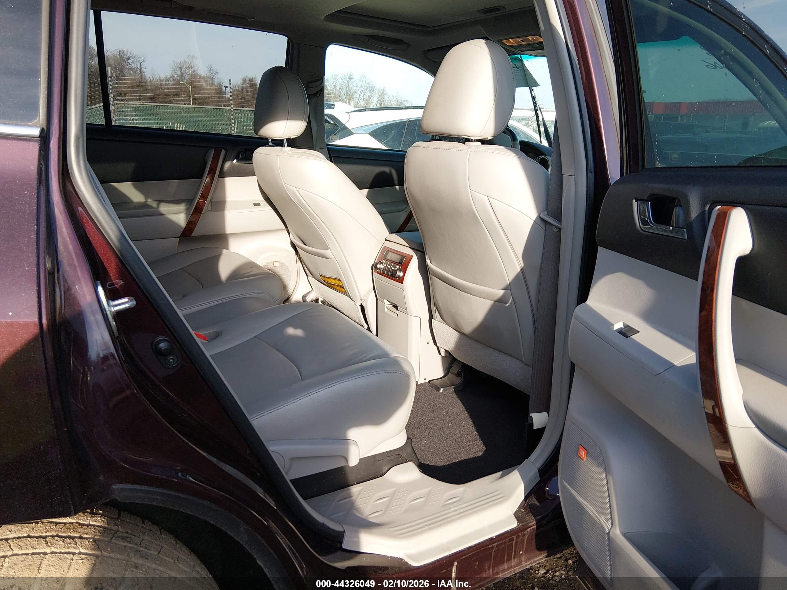 TOYOTA HIGHLANDER image 8